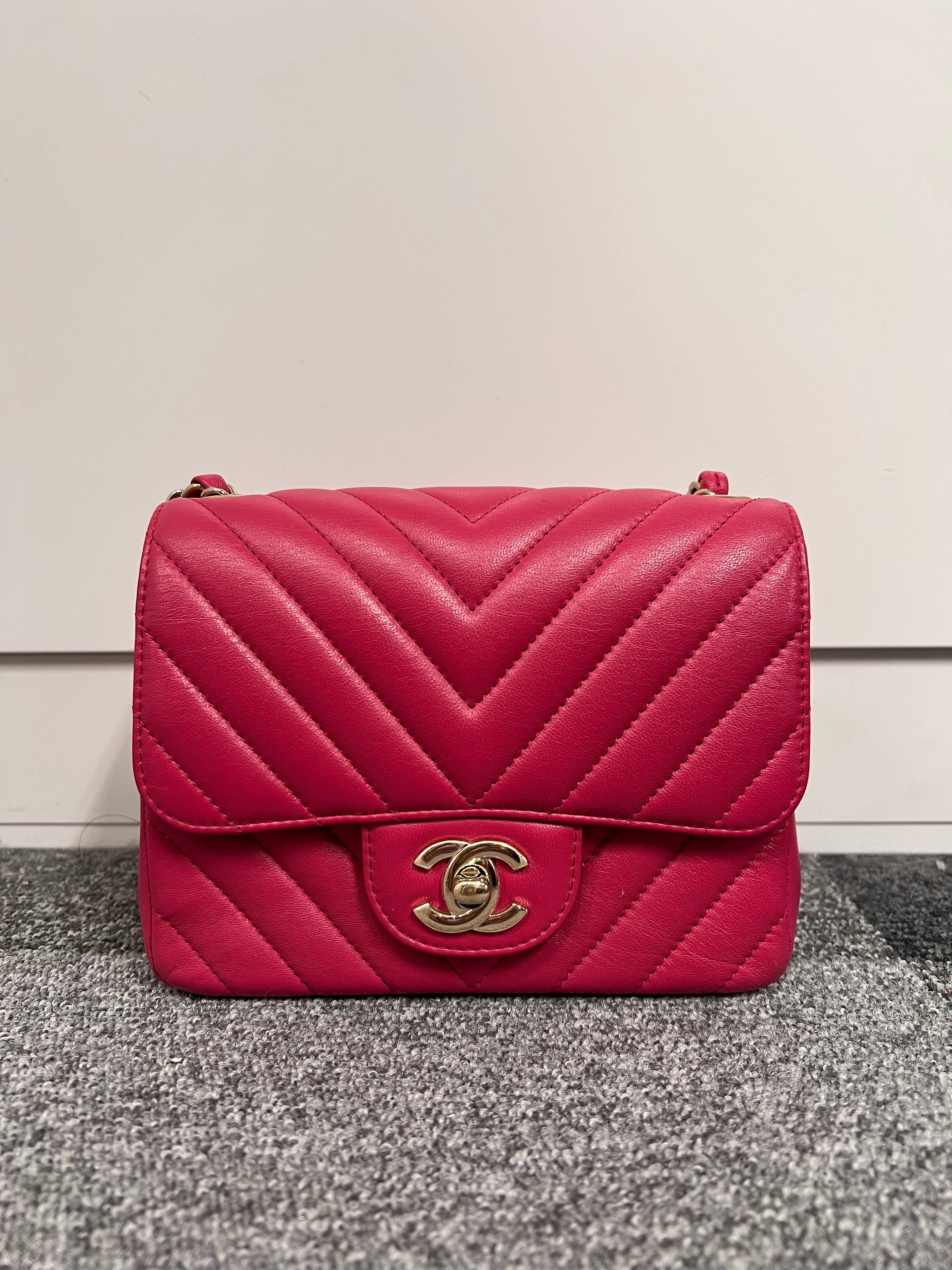 CHANEL CHANEL A35200 Calf Pink G Chevron Mini Matelasse 17 B0819LV9GY