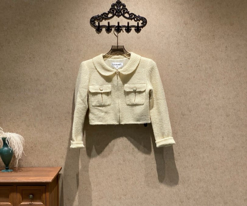 Chanel Chanel Beige Tweed Short Jacket / Size 42 / Brand New with Original Lock / 41935 SYCF41935