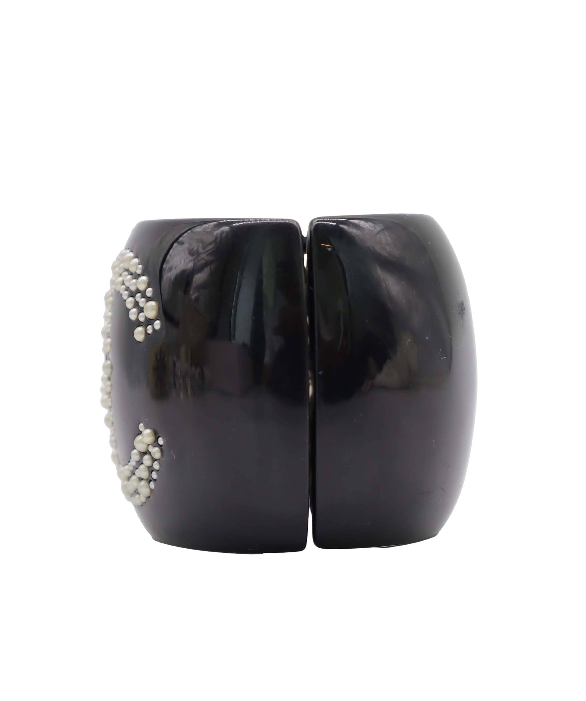 Chanel CHANEL BLACK RESIN CC CUFF BRACELET BLACK ASC7322