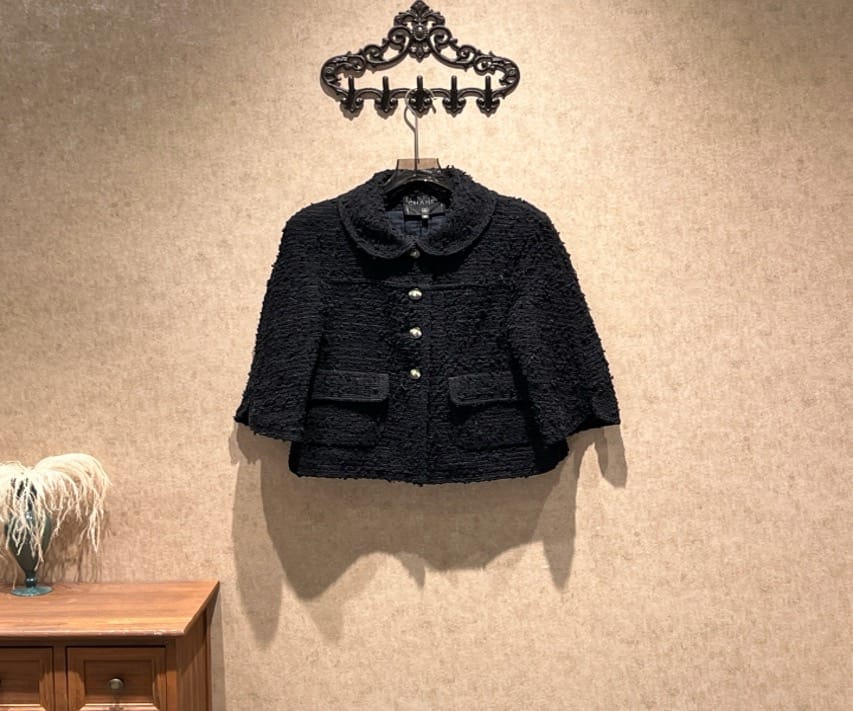 Chanel Chanel Black Tweed Lion-Button Jacket / Size 38 / 99% New / 42465 SYCF42465