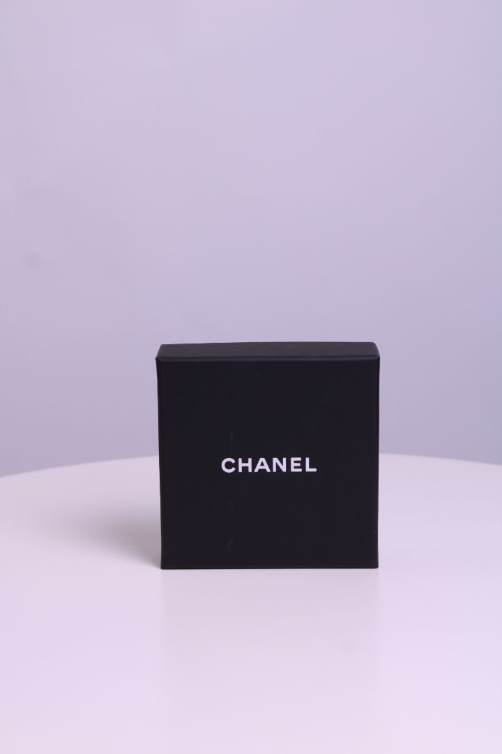 Chanel Chanel chanel pearl brooch black onesize