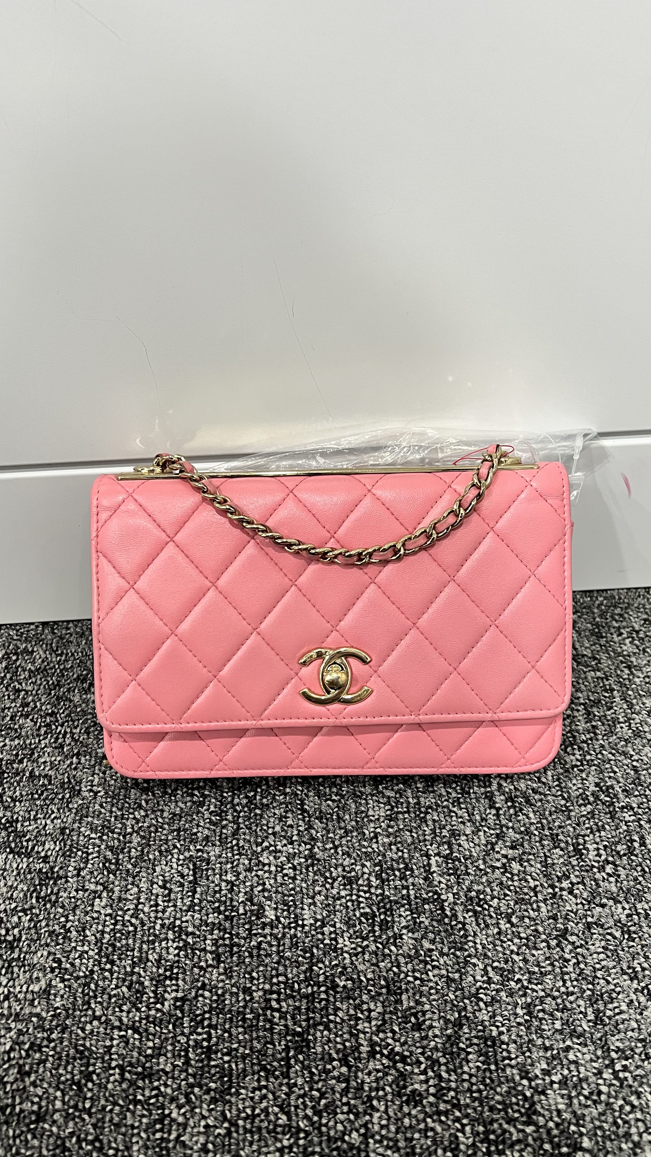 CHANEL CHANEL Lambskin Pink Trendy CC B0515T96RW