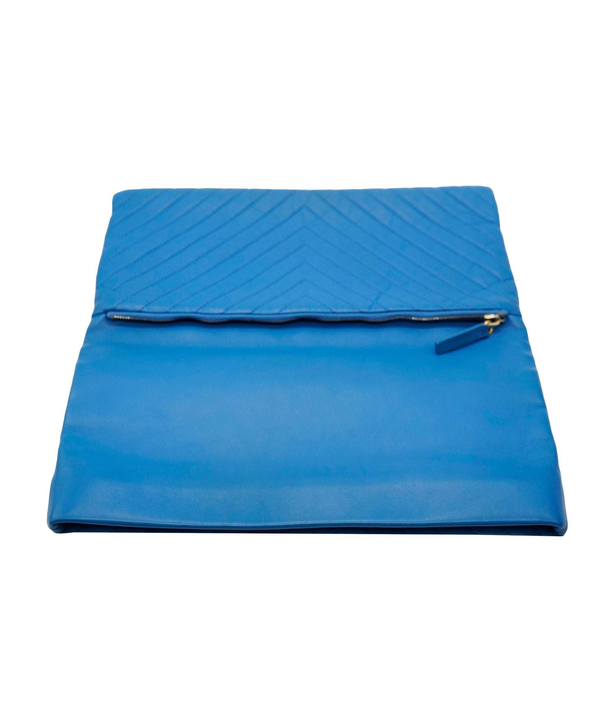 Chanel Chanel large pochette, blue, chevrons, with card and dustbag, excellent conditions  AKL0045