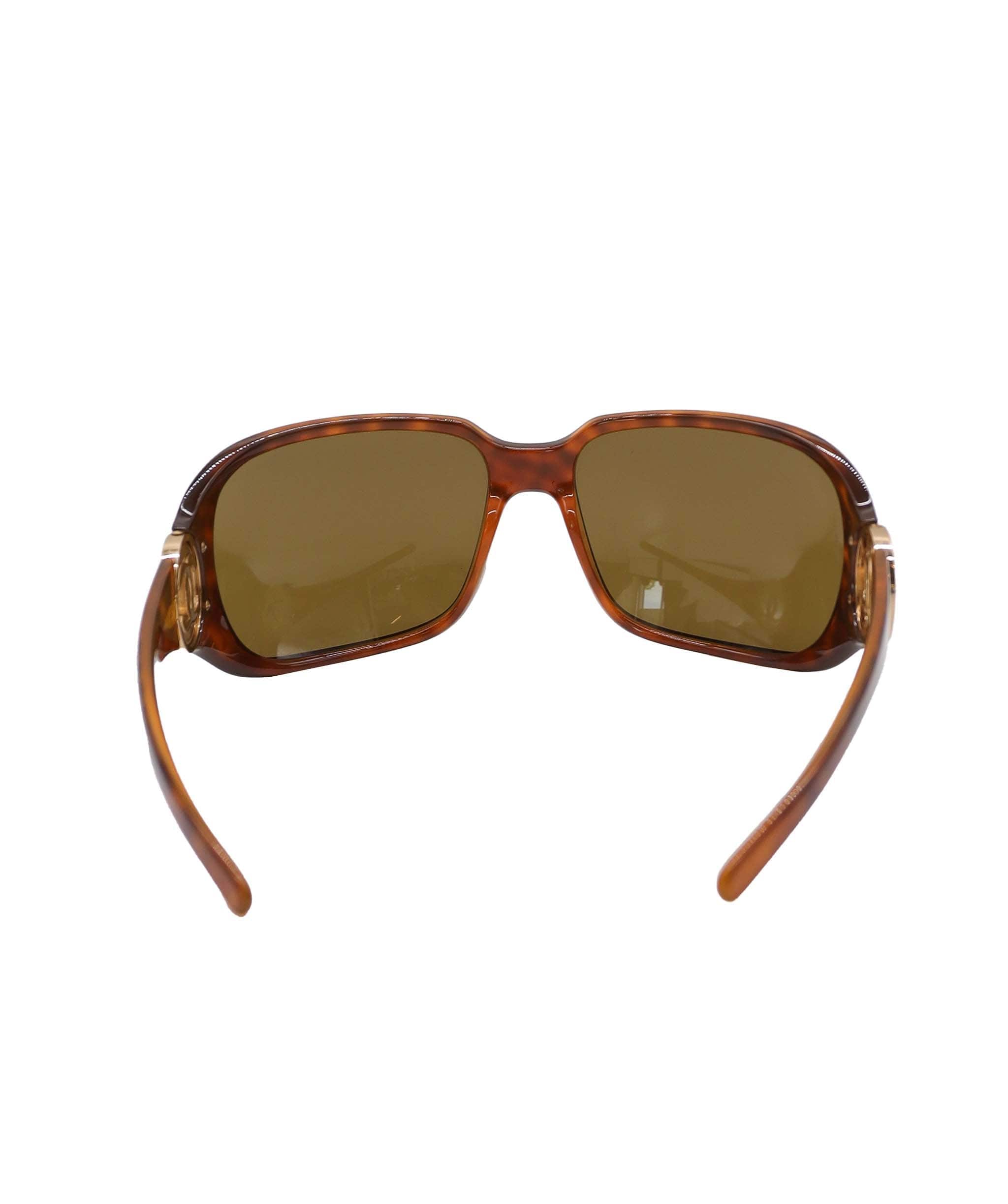 Chanel Chanel Logo Sunglasses  DXBS3802