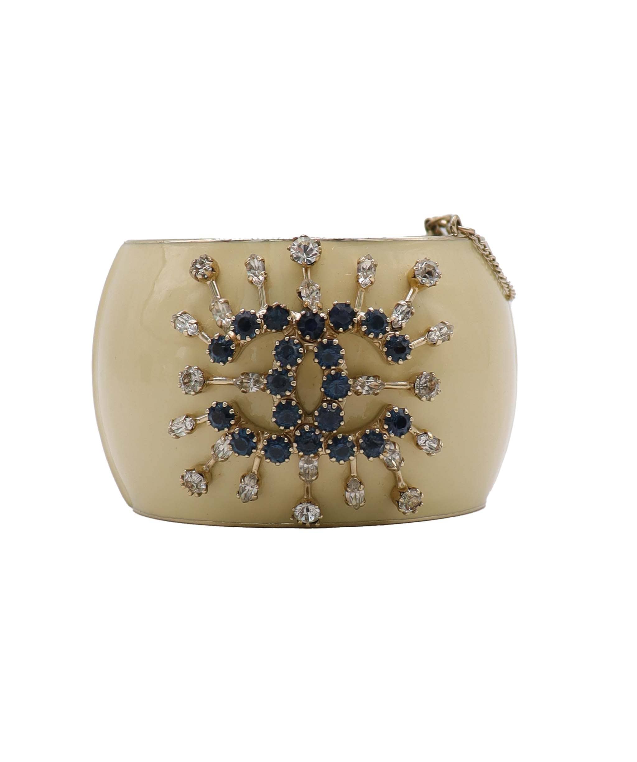Chanel CHANEL PARIS VENISE STARBURST CUFF BRACELET CREAM ASC7319