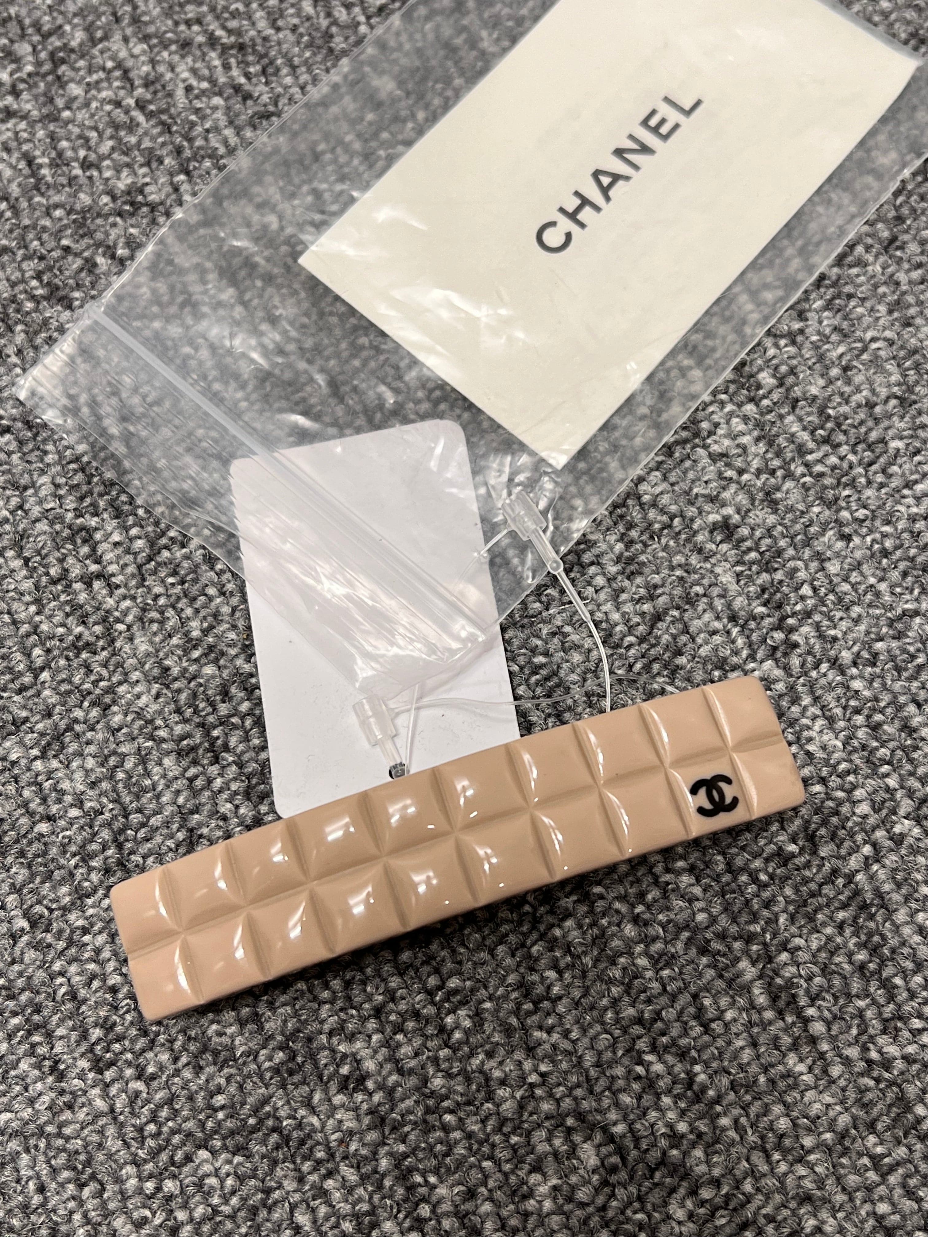 CHANEL CHANEL Plastic Beige GP Chocolate Bar Coco Mark Valletta B0531FKQGU