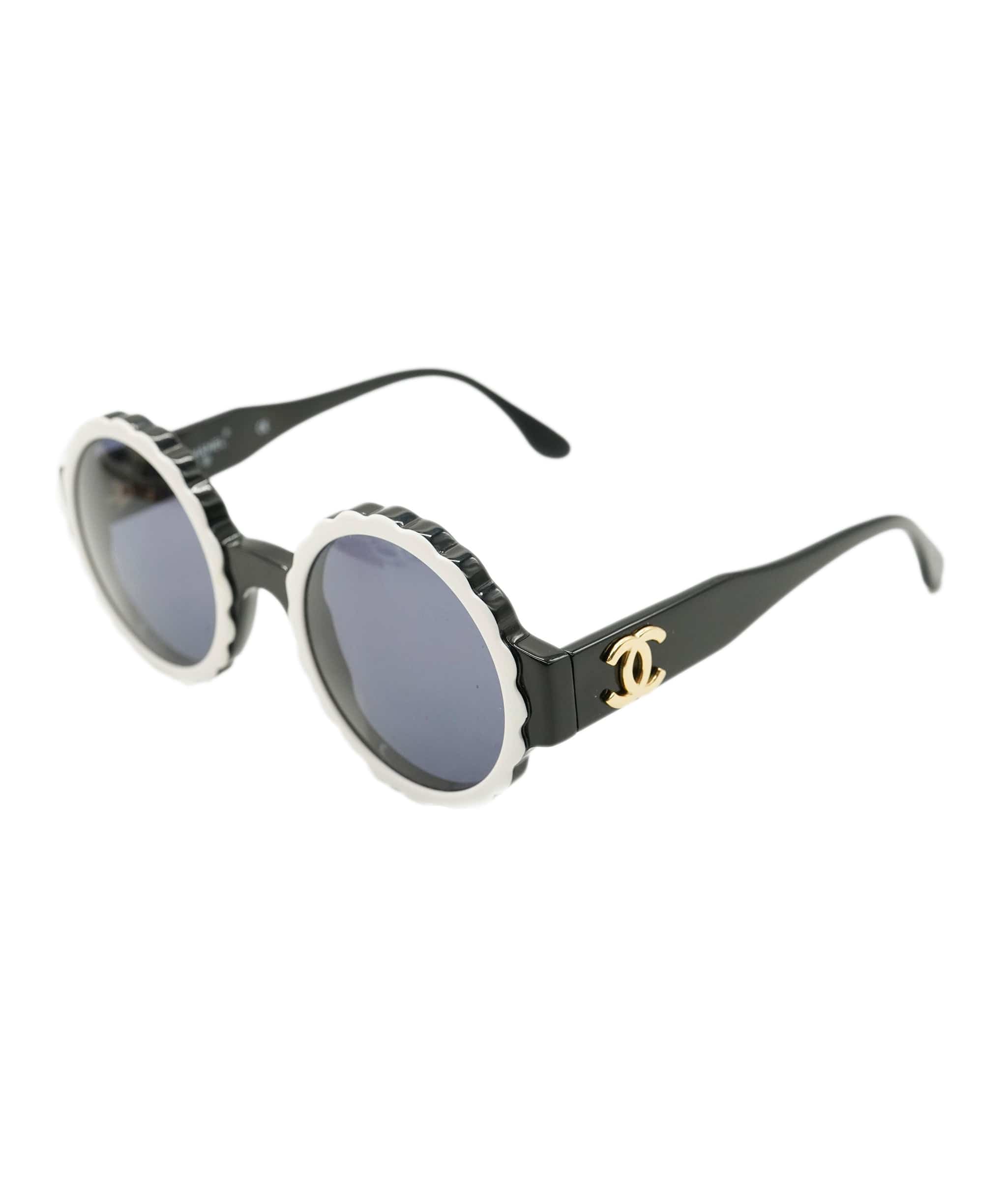 Chanel Chanel Vintage Frames Black White ALTC0003