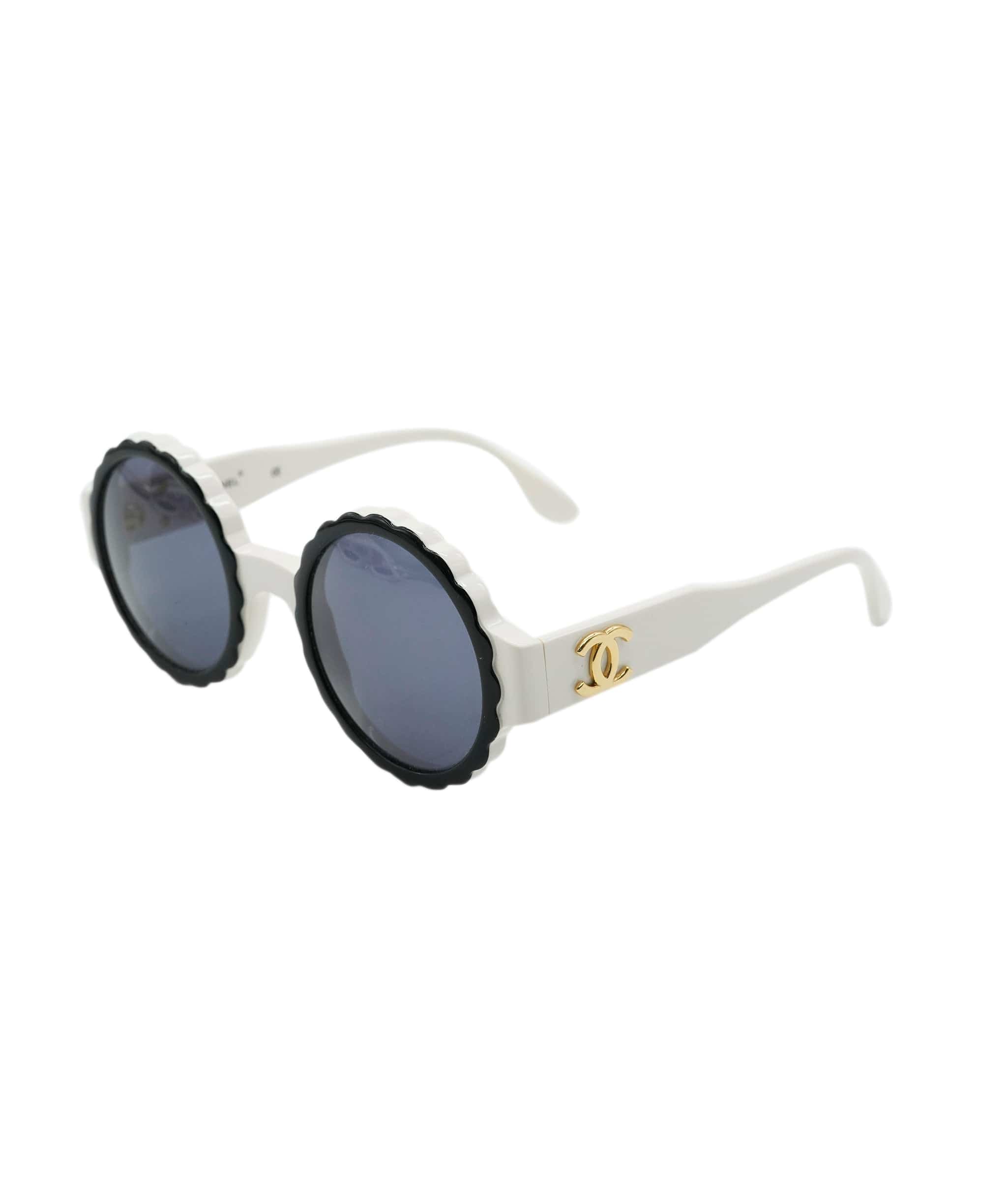 Chanel Chanel Vintage Frames White Black ALTC0002