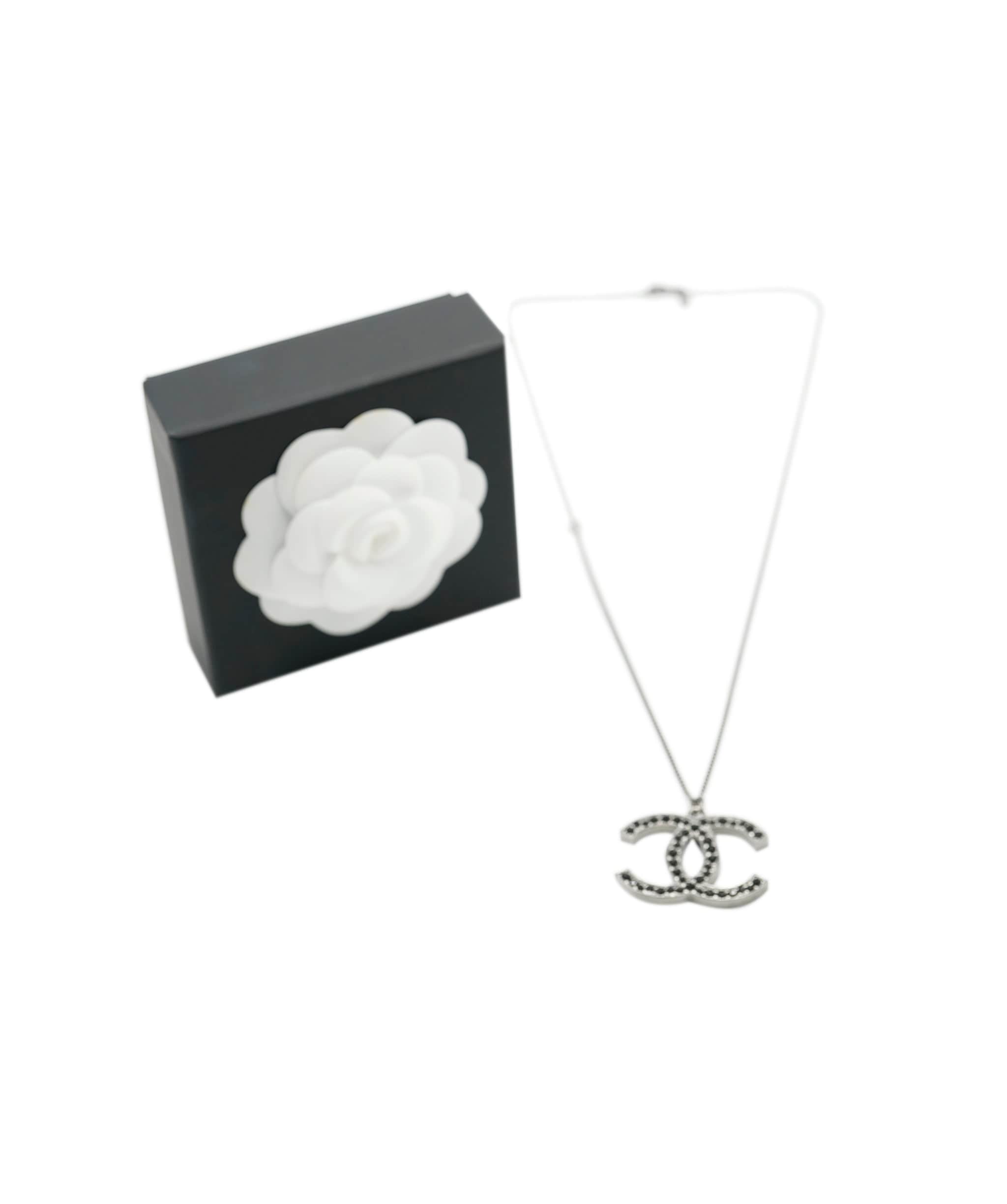 Chanel Chanel CC grey necklace ALC0590