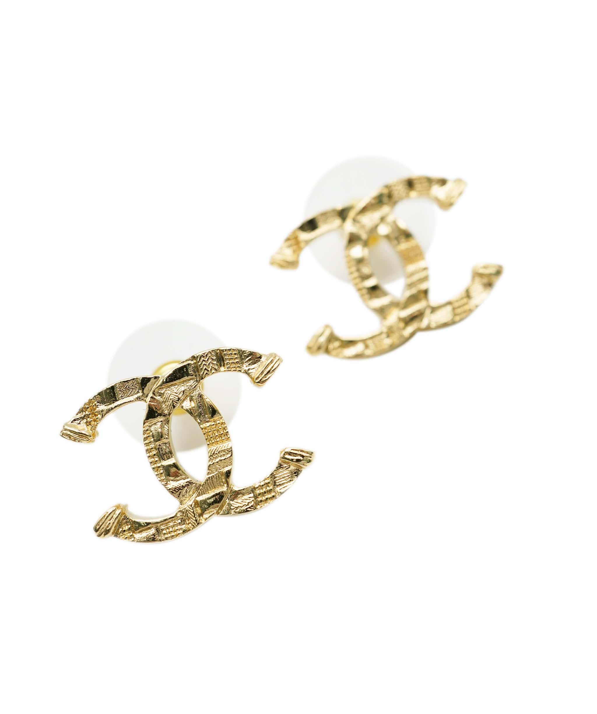 Chanel chanel gold hammered detailed cc studds ASL9334