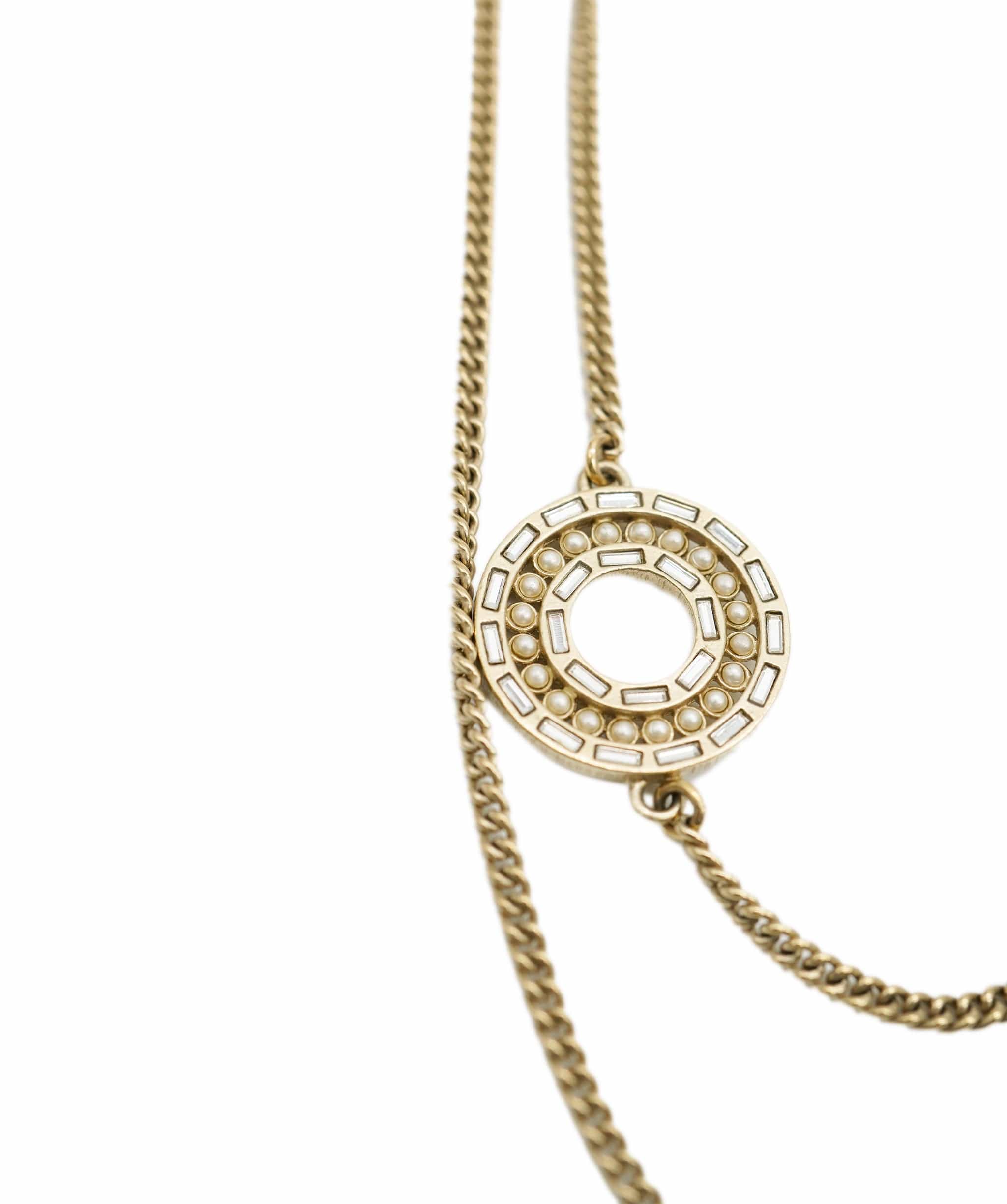 Chanel Chanel gold pearl pendant necklace AJL0089