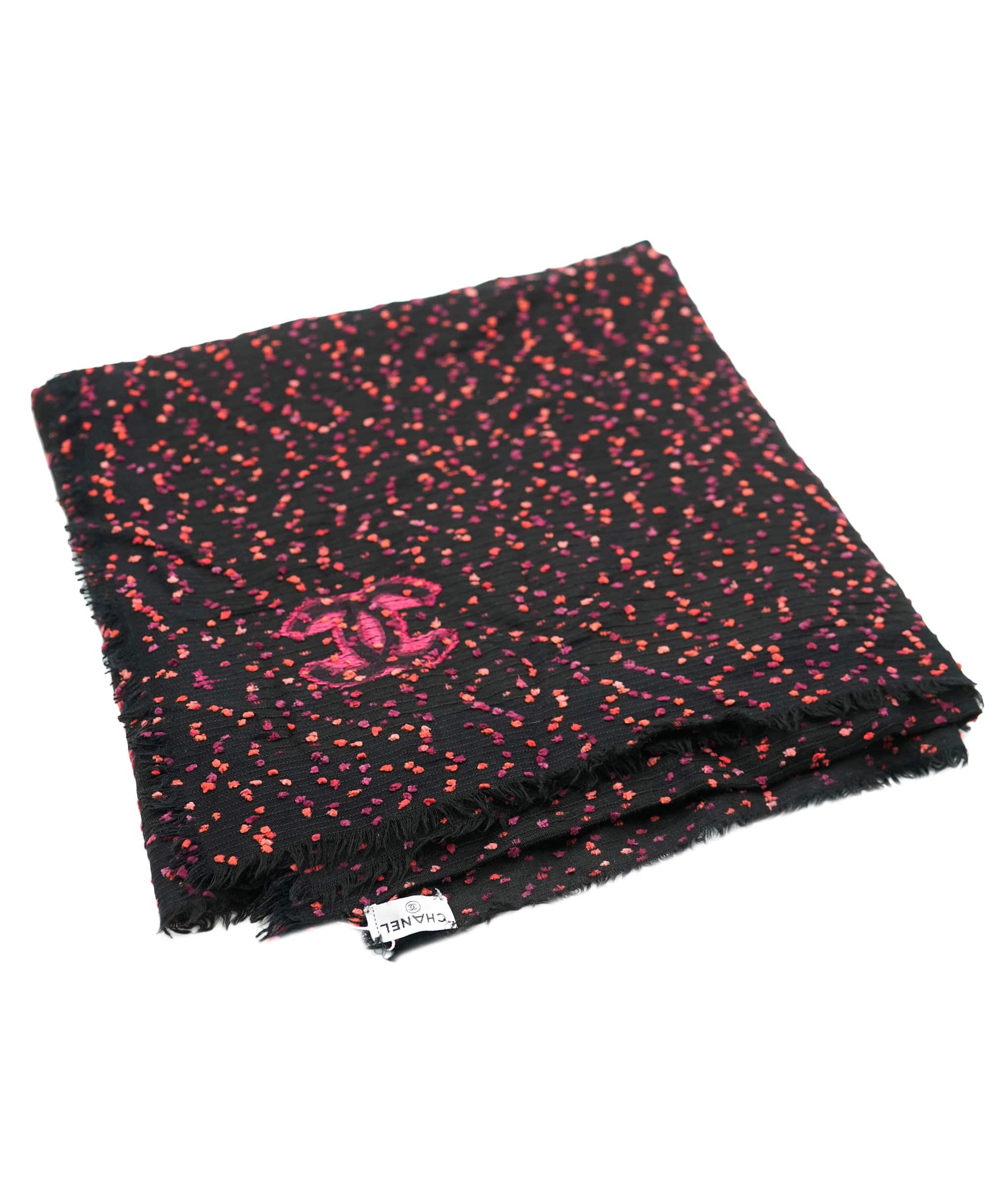 Chanel Chanel large scarf,140x140 cm black with pink spots, very good conditions,
dustbag ASL10037