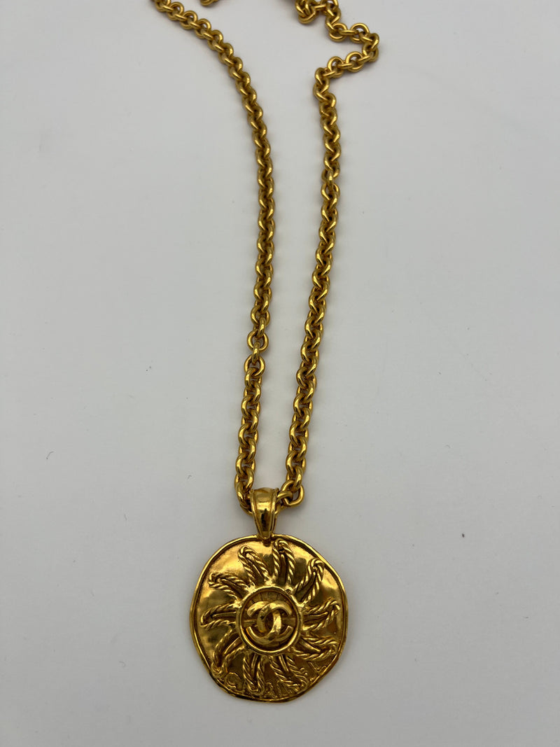 Chanel Pre-Owned 1994 CC Logo Long Necklace - Gold