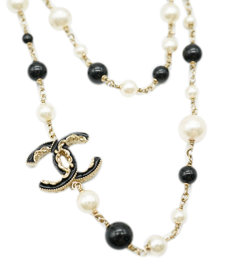 Chanel Pearl Enamel CC Long Necklace Black Gold – Dandelion Antiques