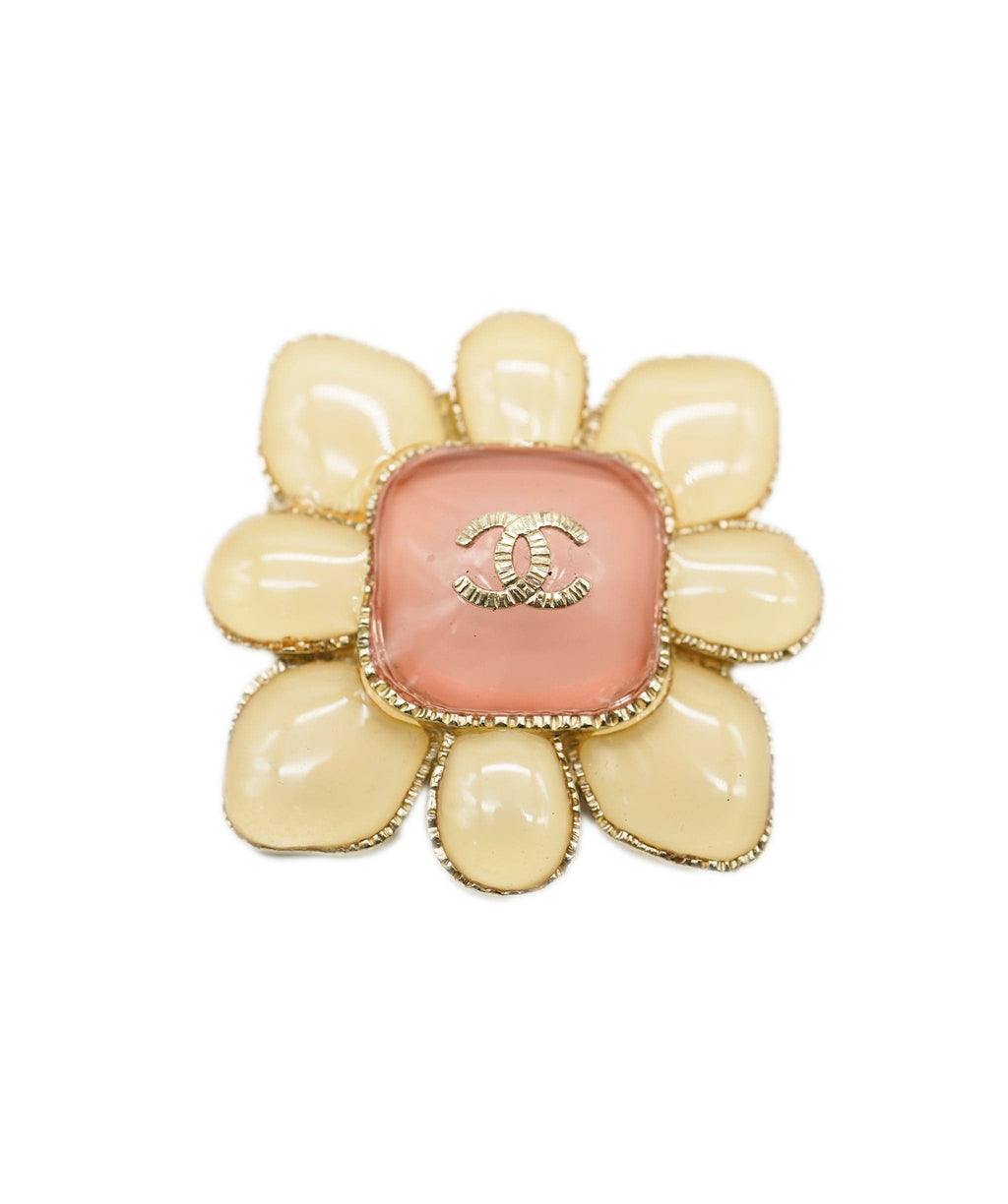 Chanel Pink Brooch ALC0971 – LuxuryPromise