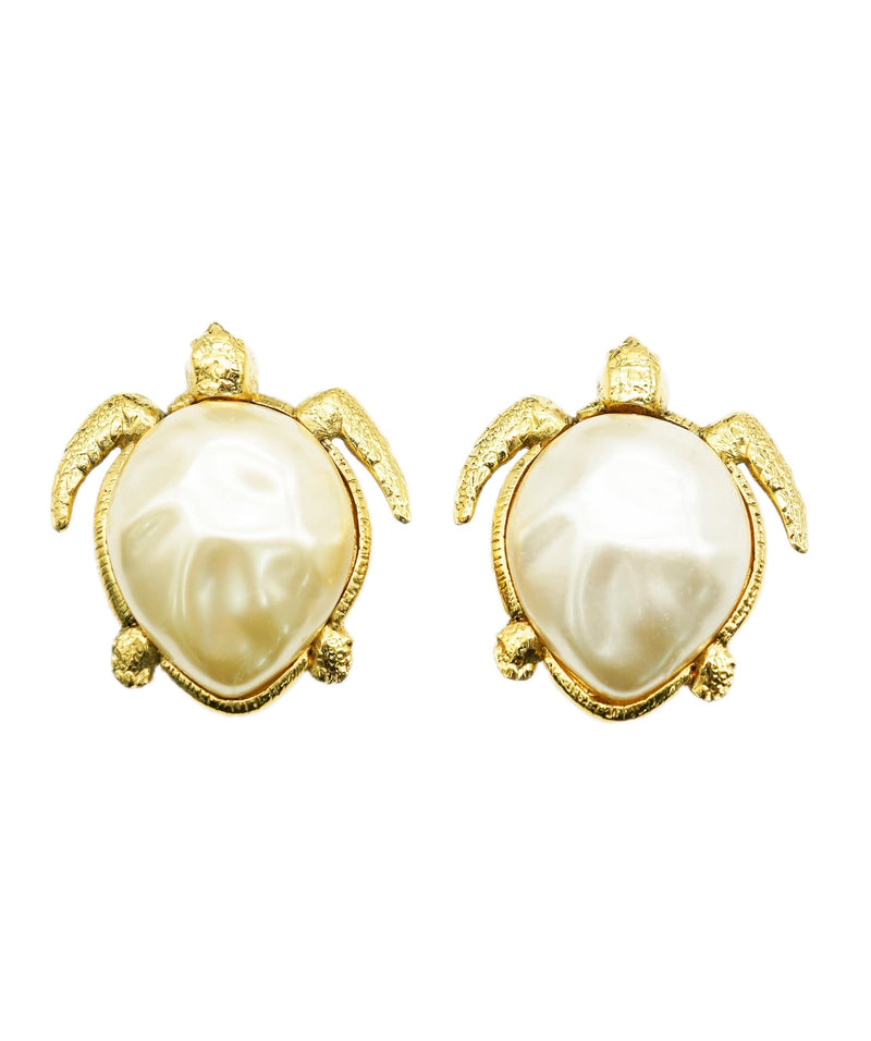 Chanel Vintage Gold Turtle Clip On Earrings AGC1147 – LuxuryPromise