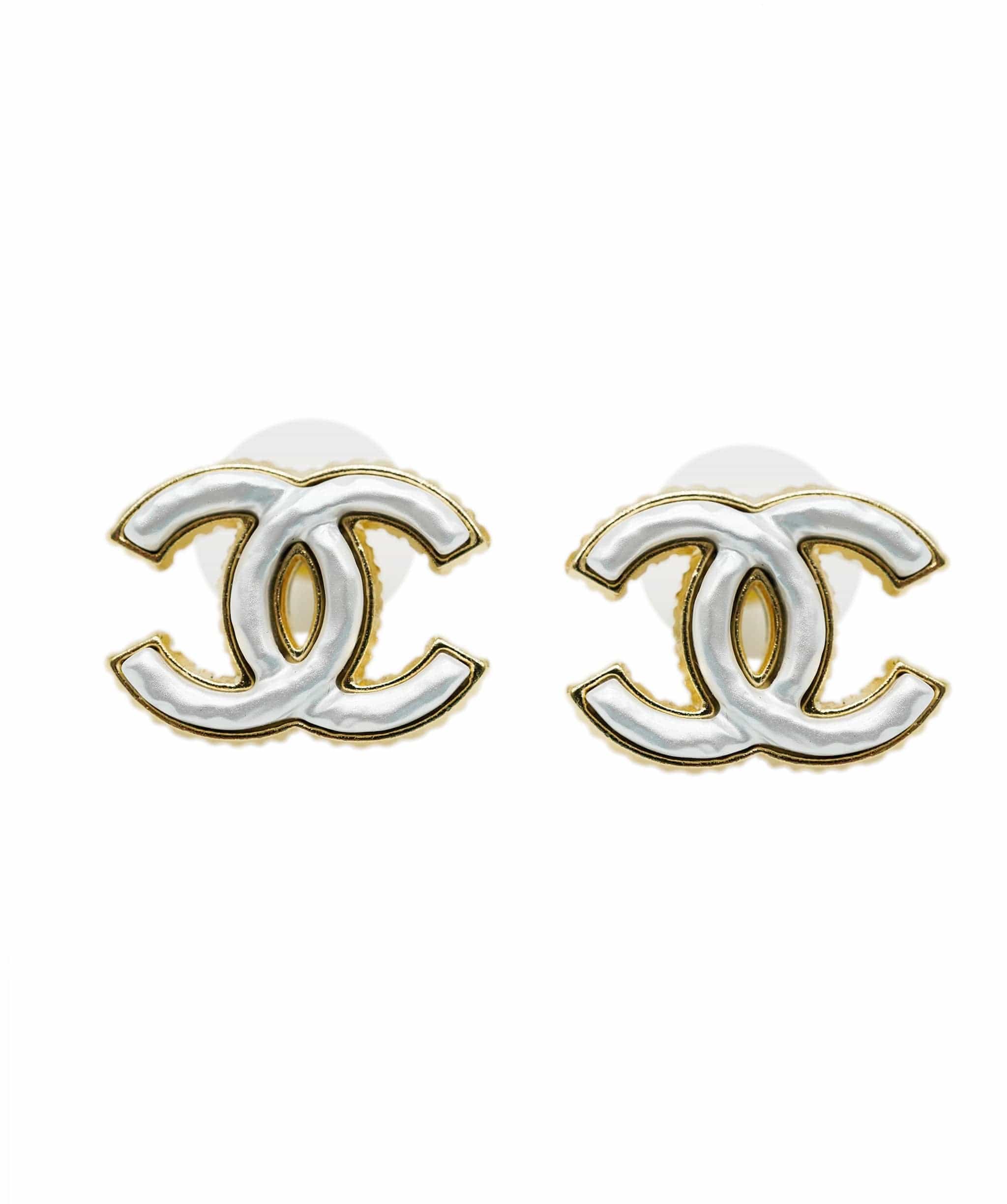 Chanel chanel white pearl effect cc studs GHW  ASL9333