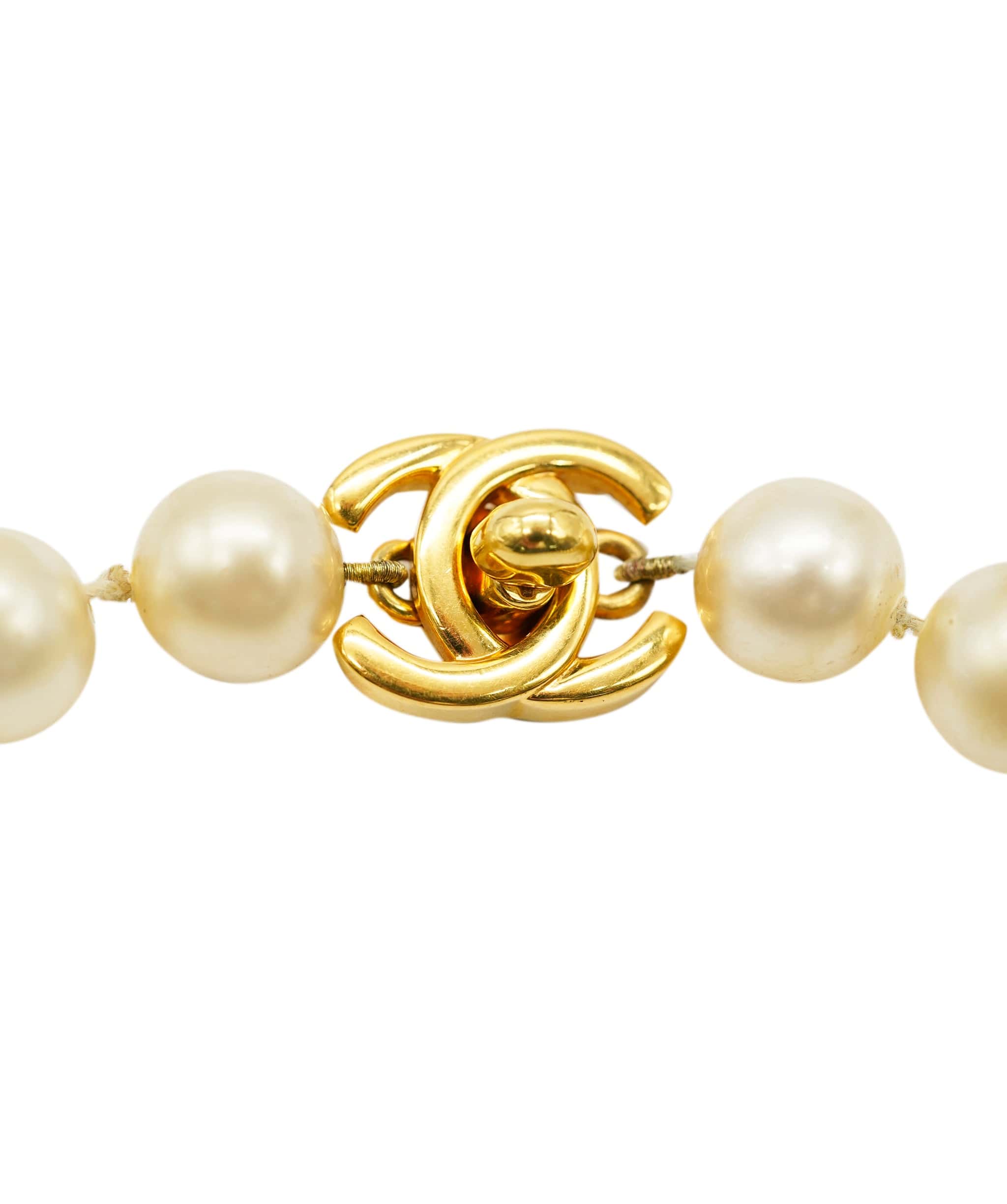 Chanel RARE chanel turnlock pearl necklace ALC0766