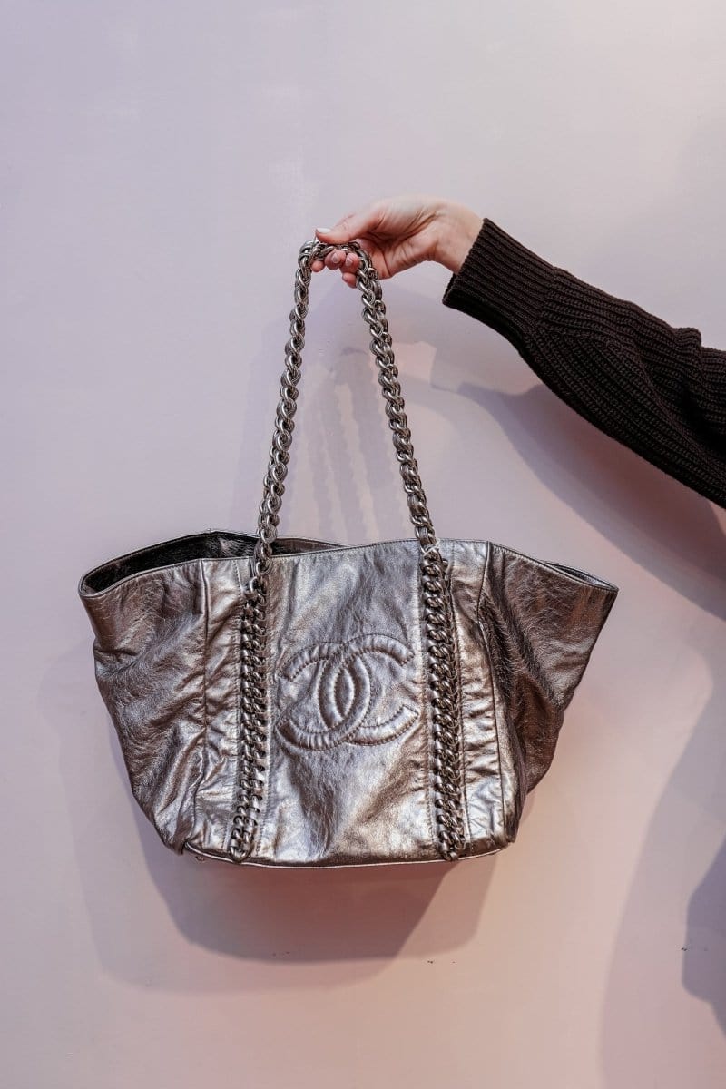 28. LP x C Chanel Silver Metallic Leather Chain Detail Soft Tote Bag PHW - AGL1586