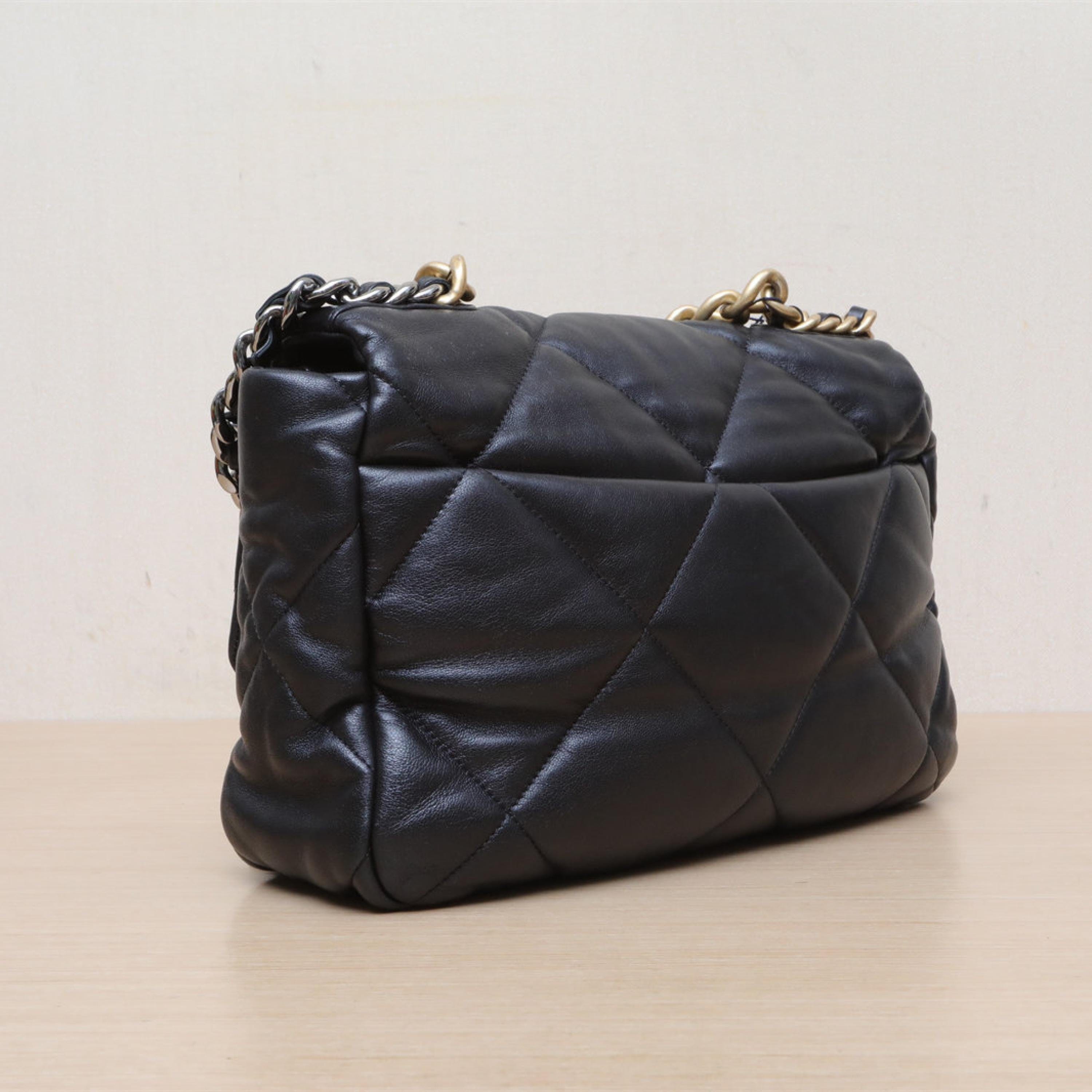 Chanel Chanel 19BAG Medium Flap Bag, 30cm, Black, S 31k Leather, Gold and Silver Buckle
Instructions, ID card ALC3173