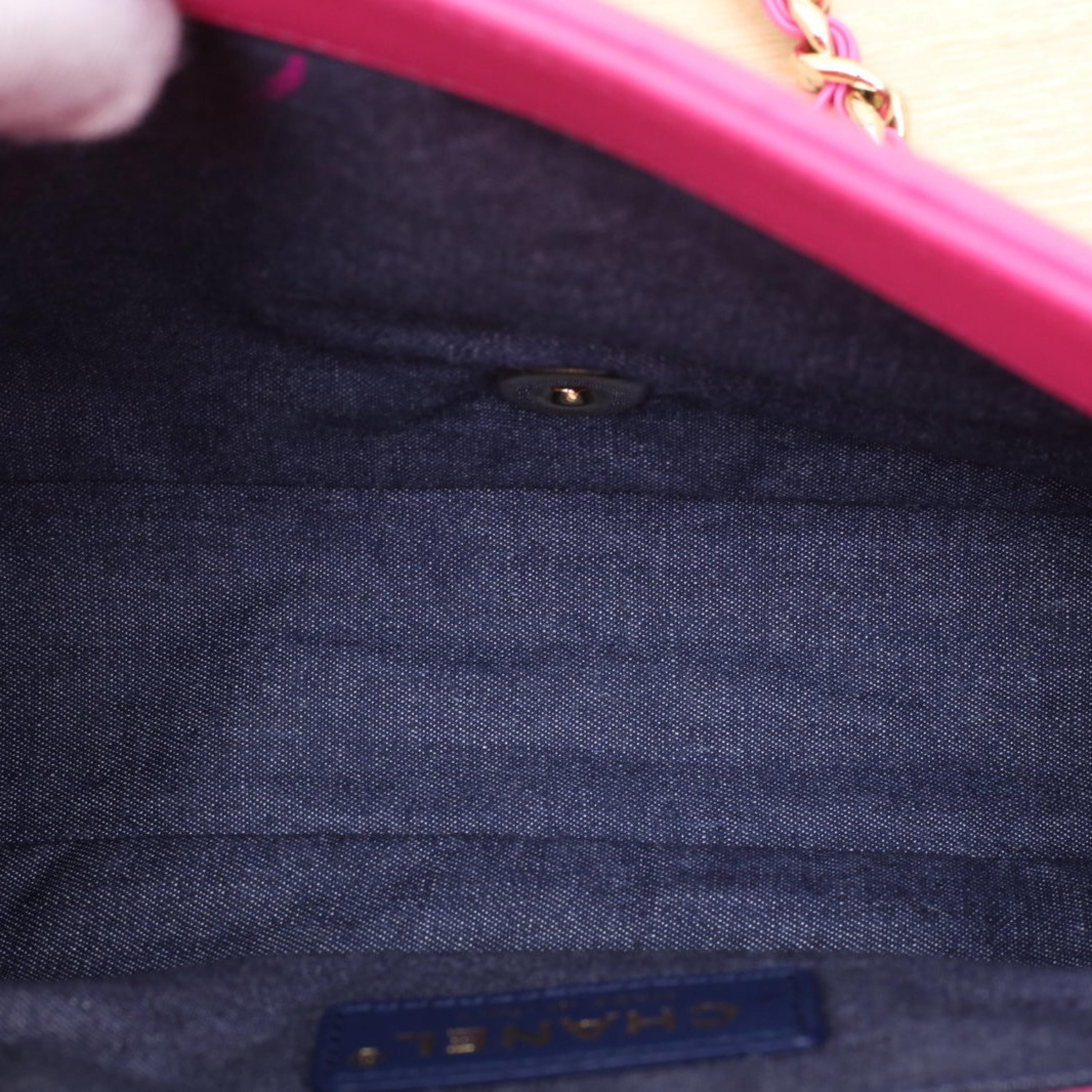 Chanel Chanel 22C Acrylic Thick Chain Handle Flap Bag 24cm Fuchsia Leather S 29k Gold Buckle
Original dust bag, ID card ALC3176