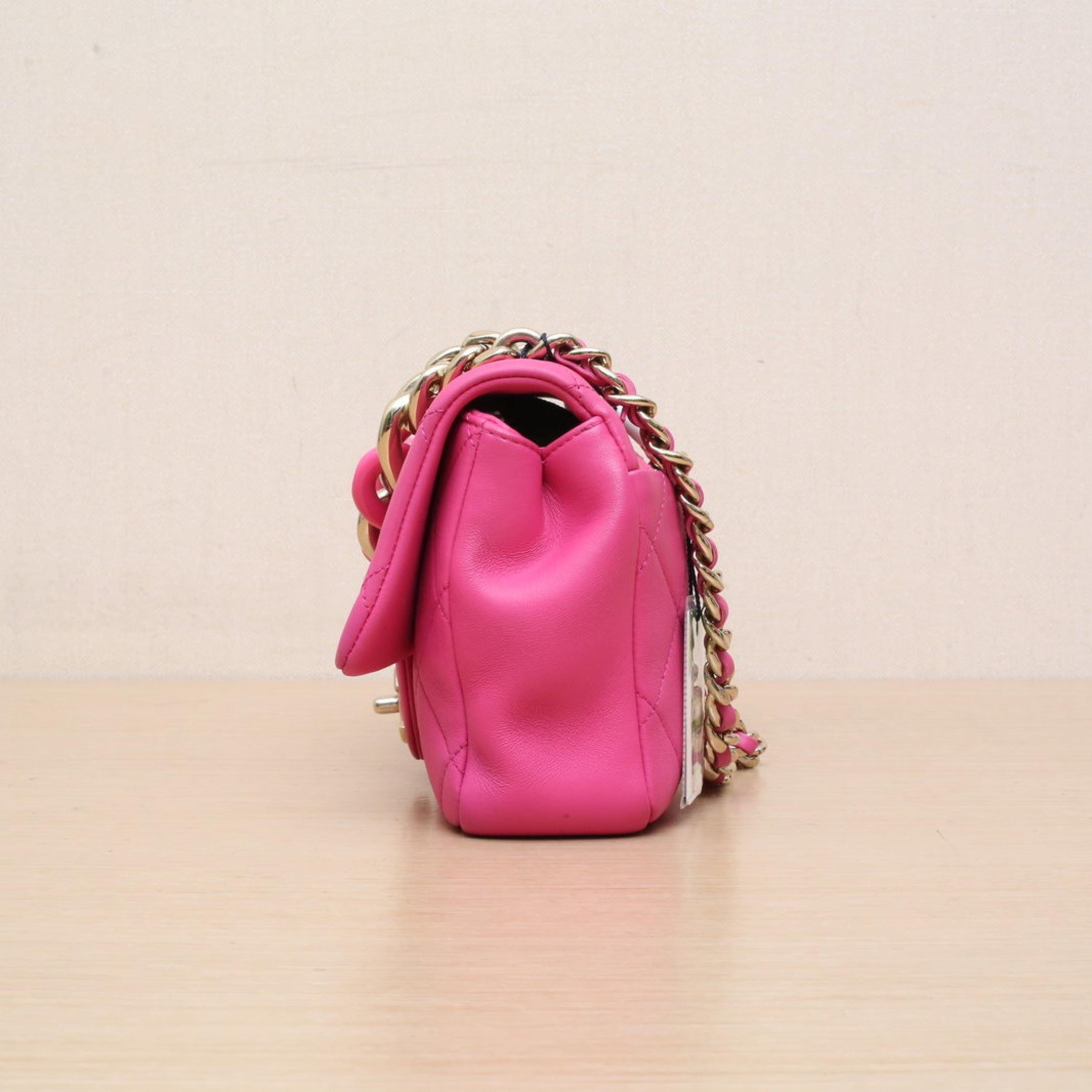 Chanel Chanel 22C Acrylic Thick Chain Handle Flap Bag 24cm Fuchsia Leather S 29k Gold Buckle
Original dust bag, ID card ALC3176