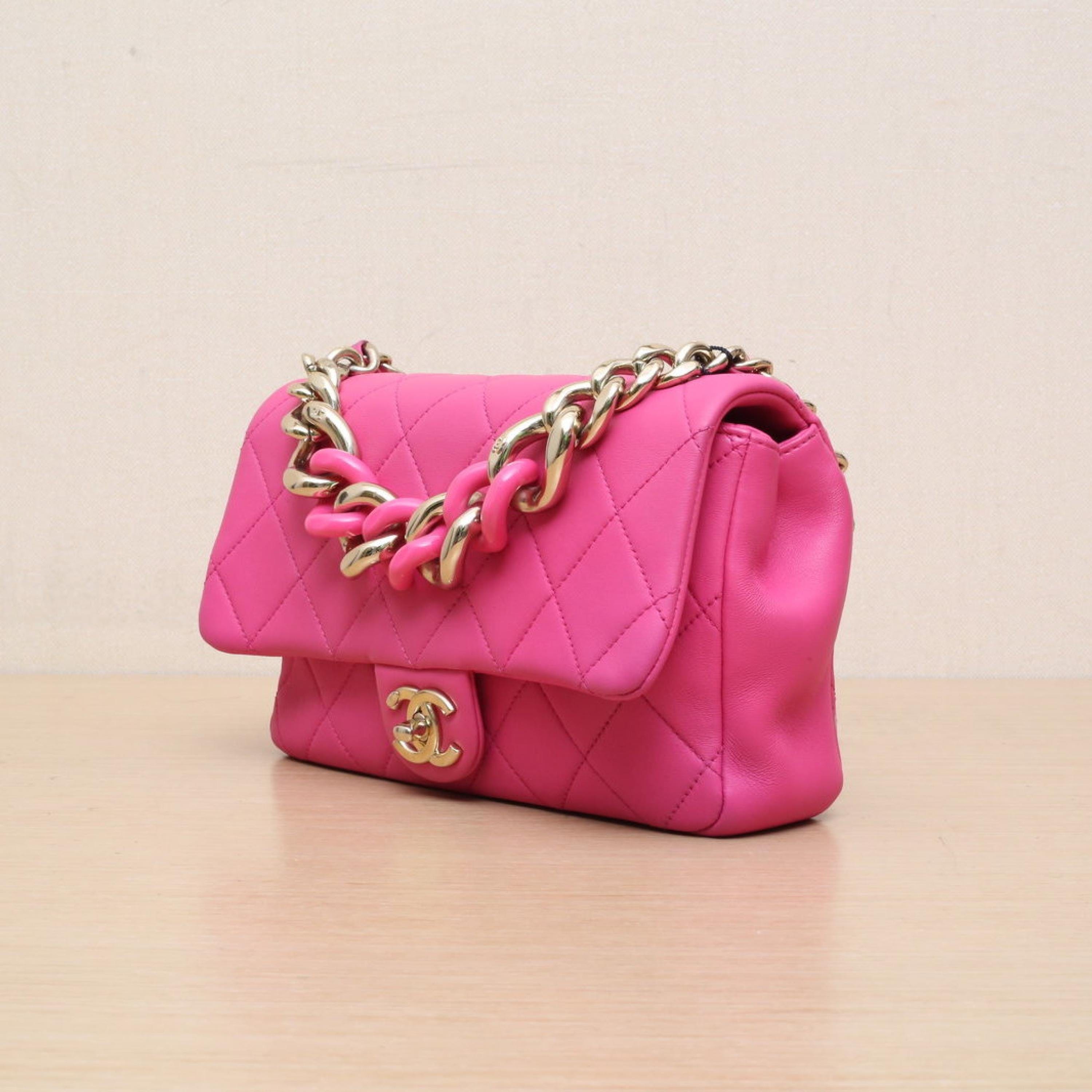 Chanel Chanel 22C Acrylic Thick Chain Handle Flap Bag 24cm Fuchsia Leather S 29k Gold Buckle
Original dust bag, ID card ALC3176