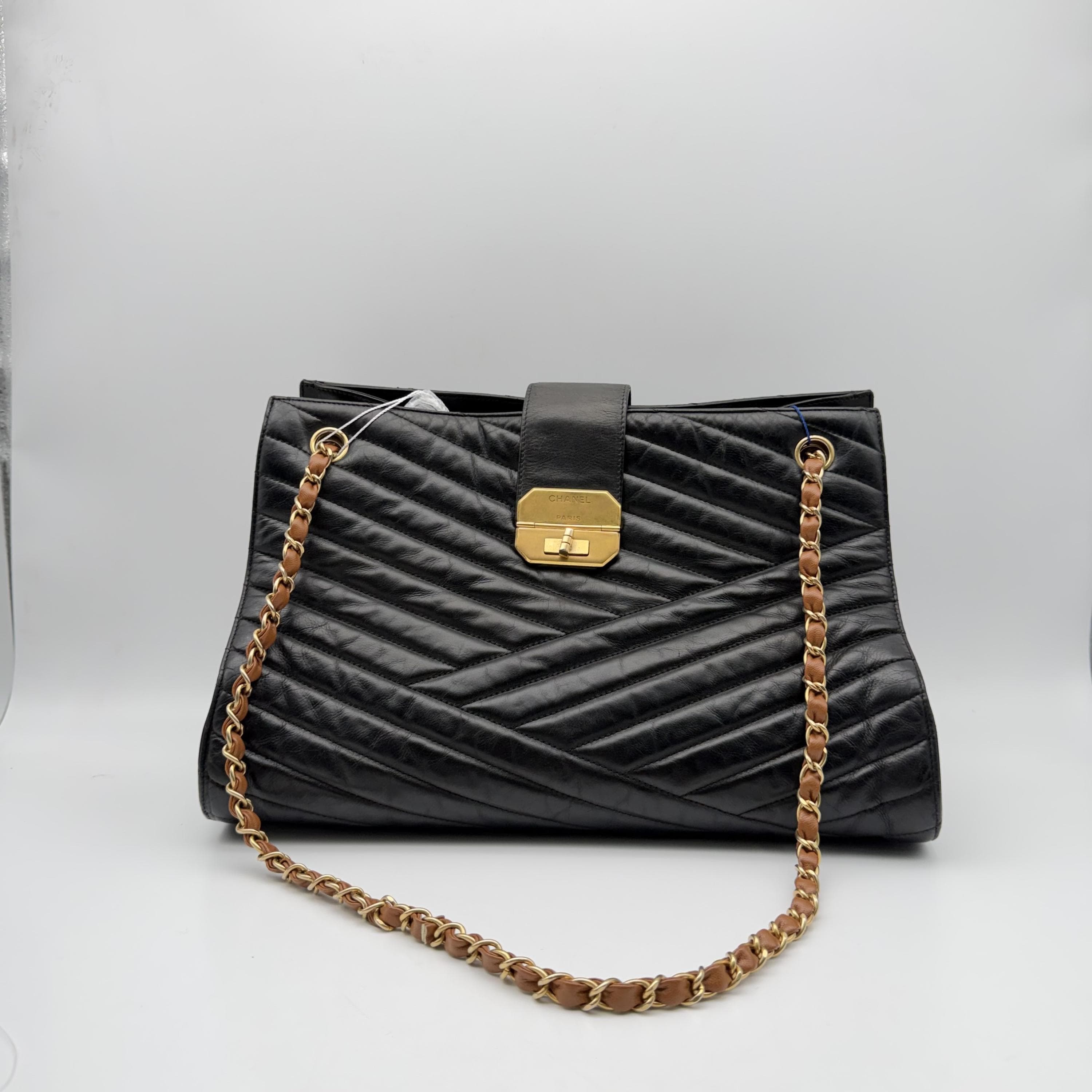 Chanel Chanel Black Chevron Quilted Leather Shoulder Bag C345719