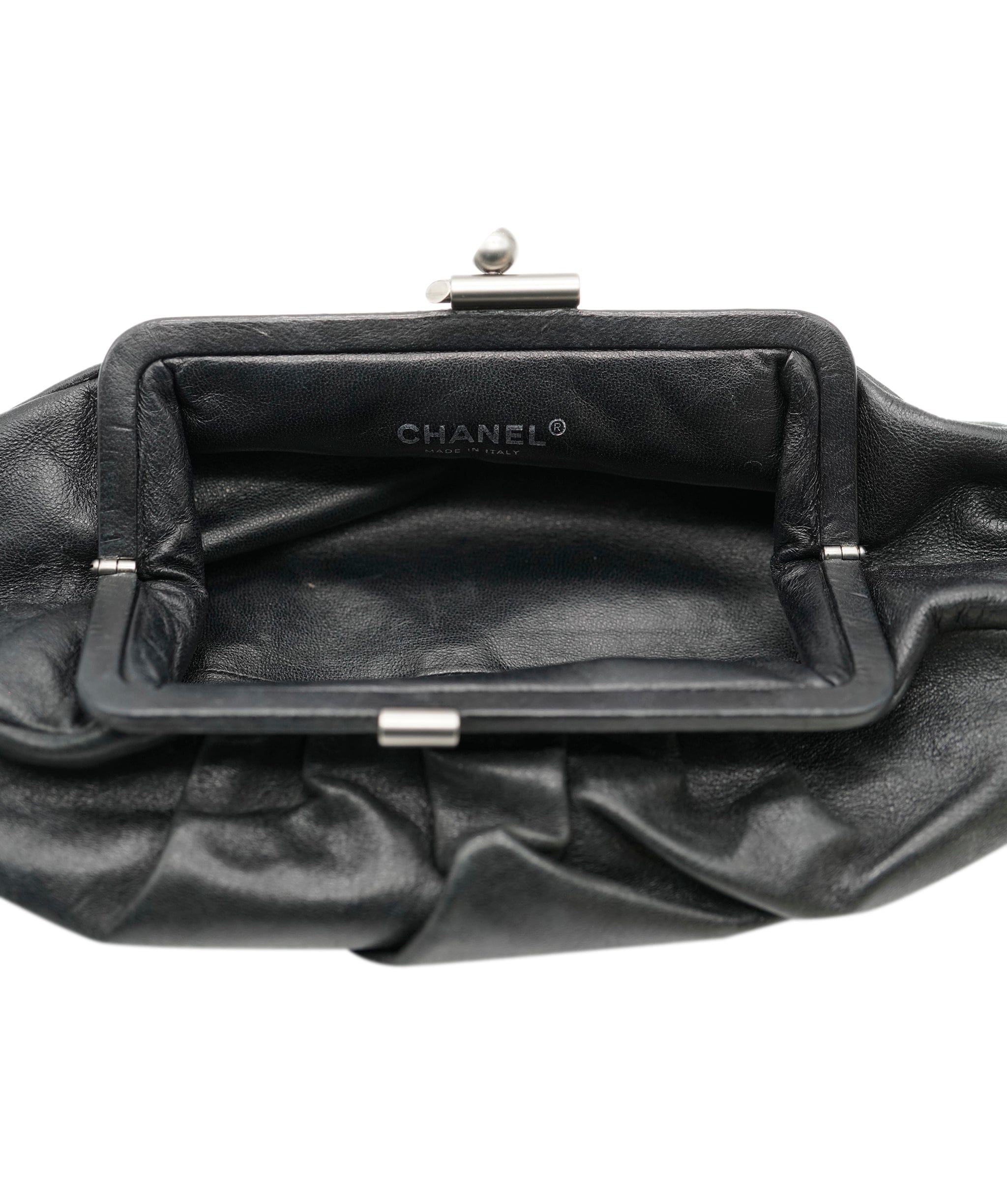 Chanel Chanel black clutch kisslock ALC0579
