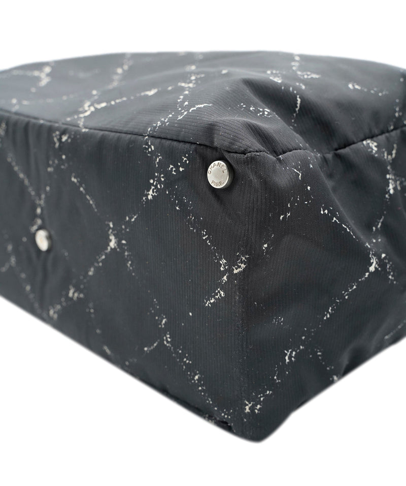 Chanel New Travel Line Nylon Tote Bag (SHG-29684) – LuxeDH