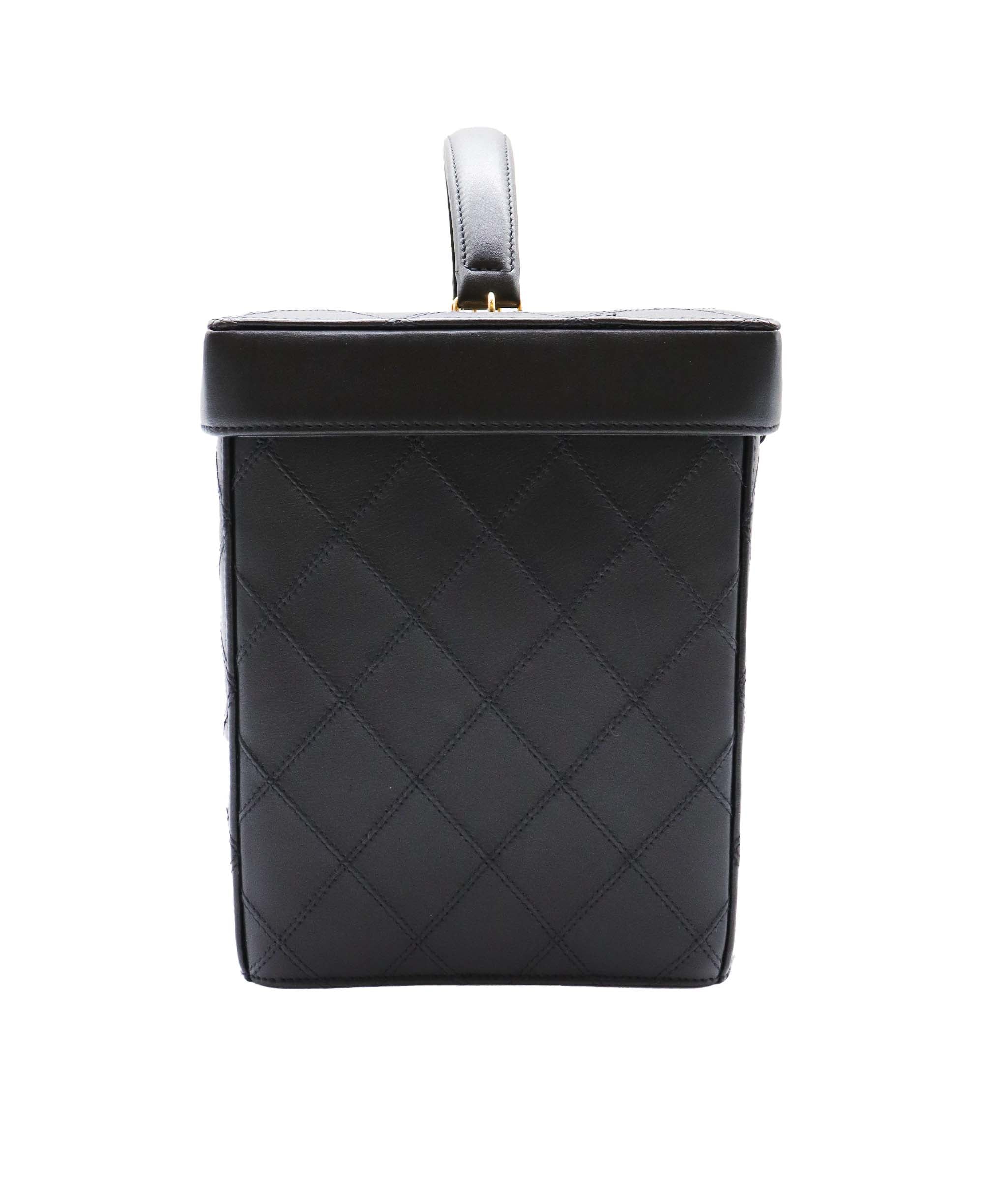 Chanel CHANEL Black Vanity turnlock bag 90244693 DXBS0592