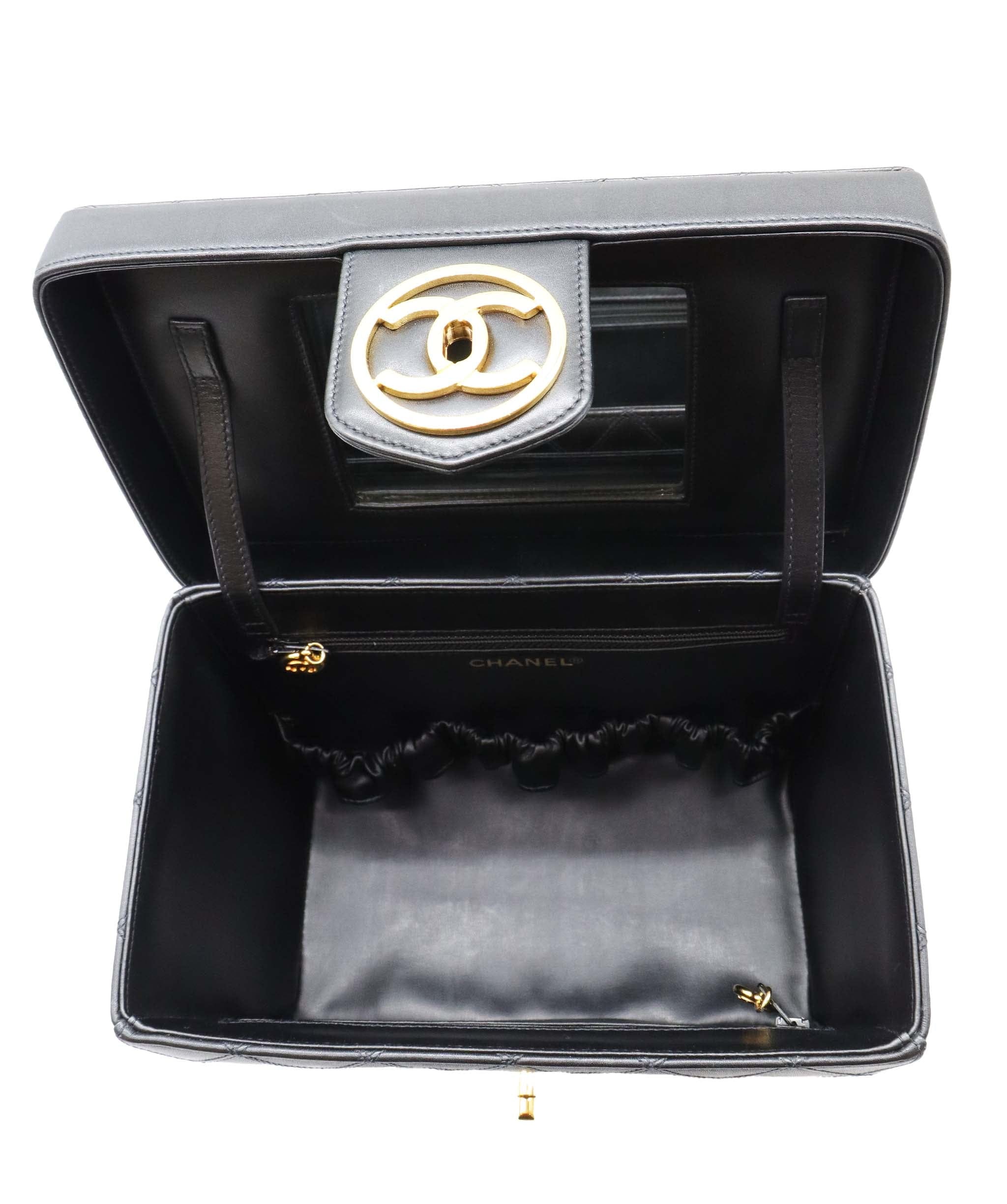 Chanel CHANEL Black Vanity turnlock bag 90244693 DXBS0592