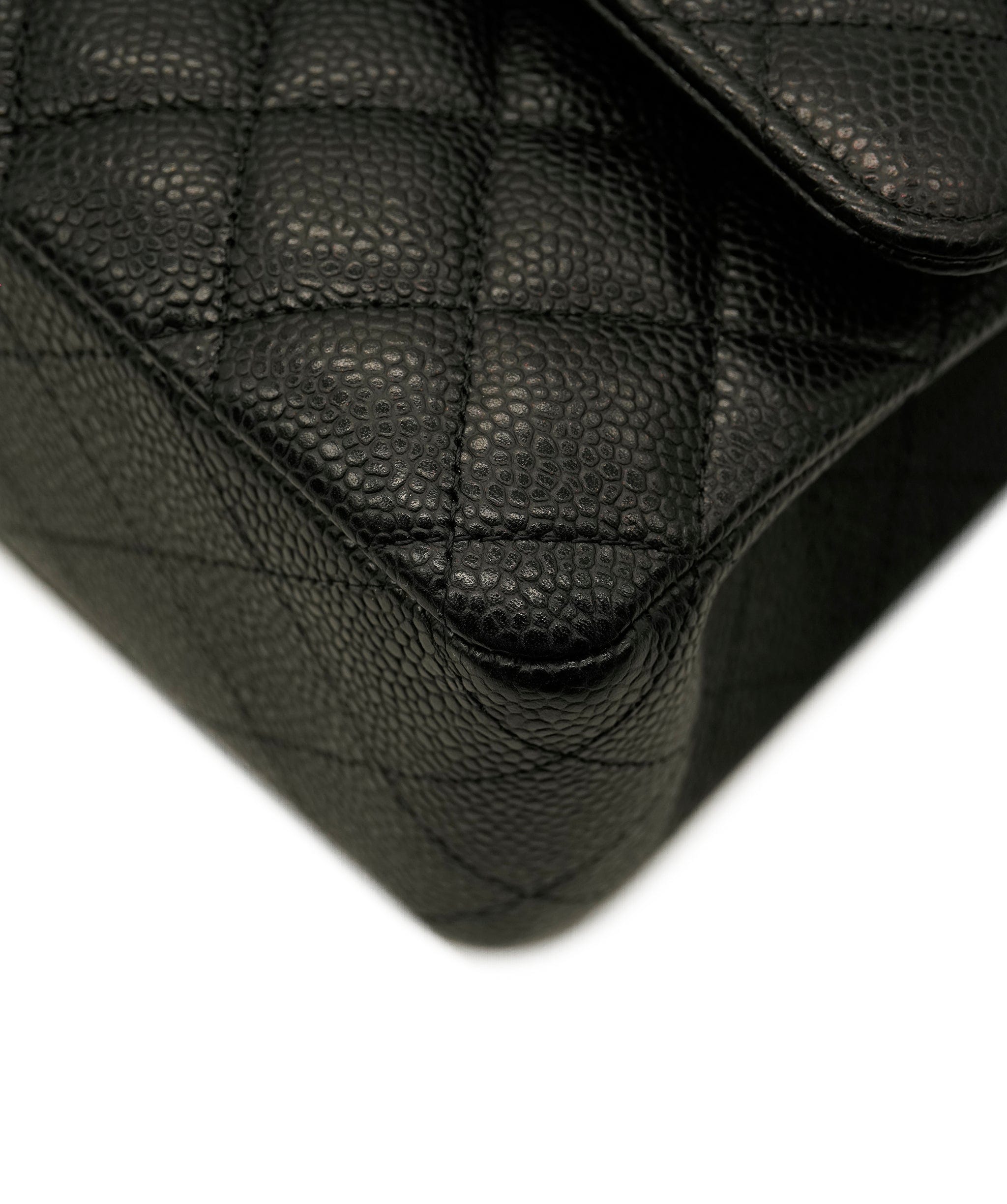 Chanel Chanel Caviar Medium Classic Flap  ALC2960