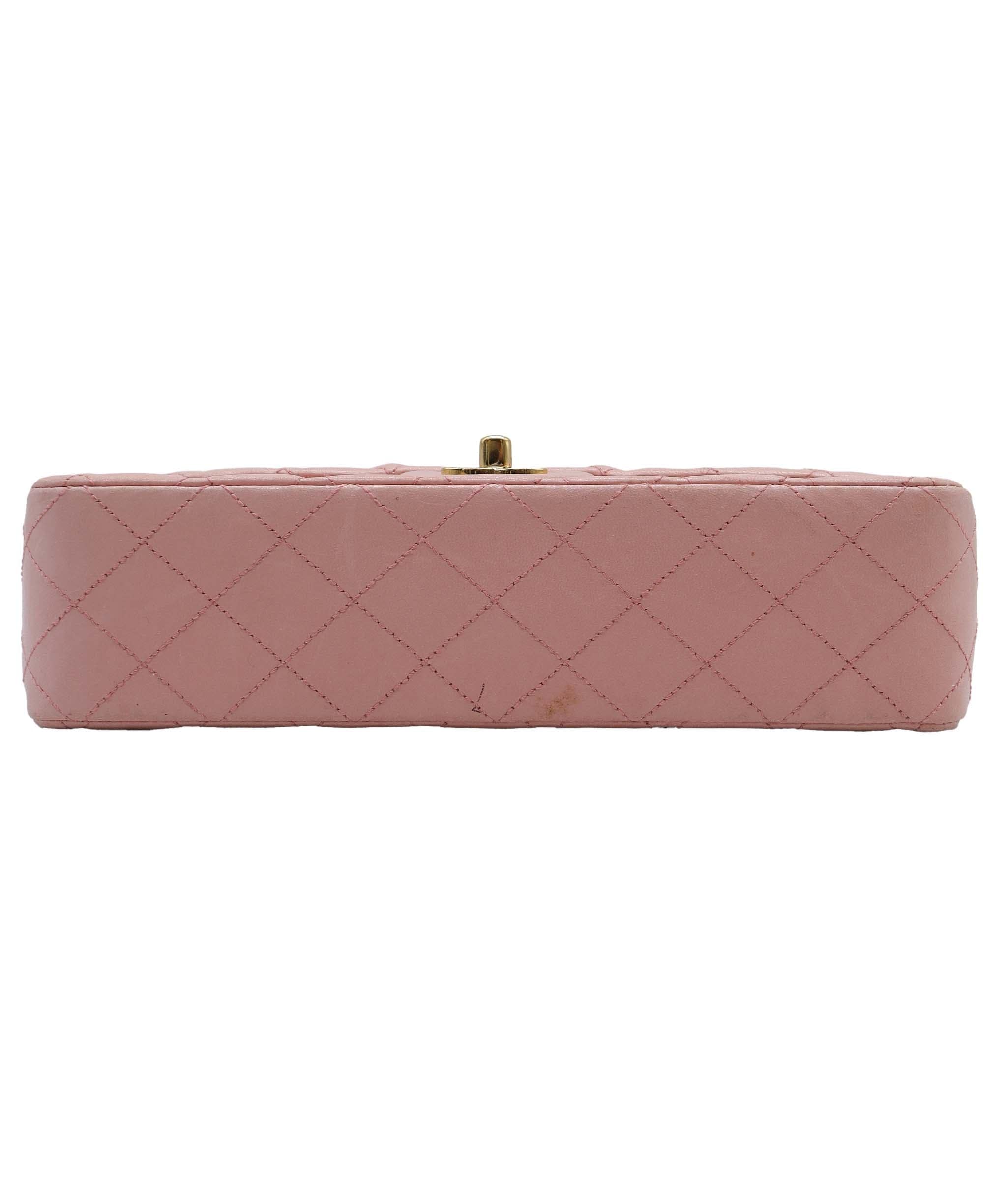 Chanel Chanel Classic Medium Lamb GHW Pink DXBS2339