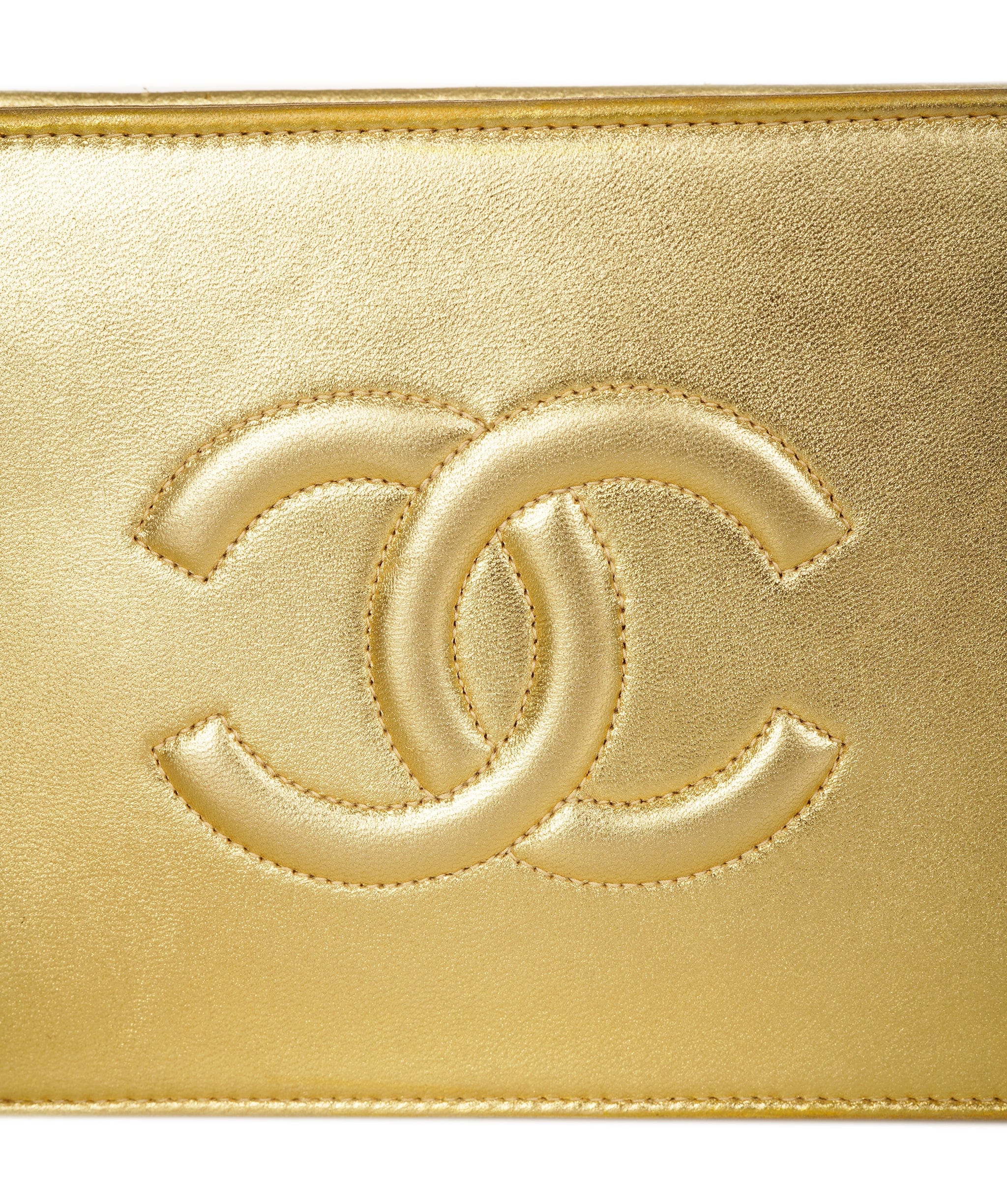 Chanel CHANEL Clutch Bag Leather Gold Tone CC Auth 92063 DBXS1644