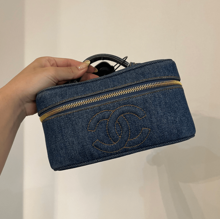 Vanity handbag Chanel Blue in Denim - Jeans - 36651546