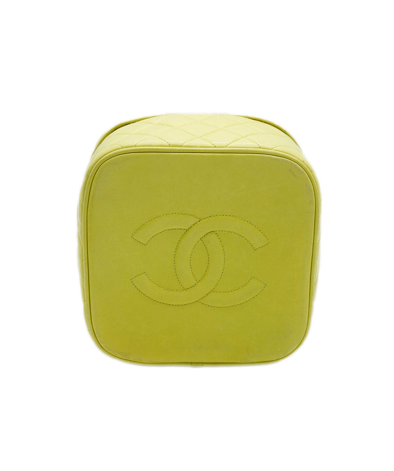 Chanel Chanel lime green top handle vanity AVC1896