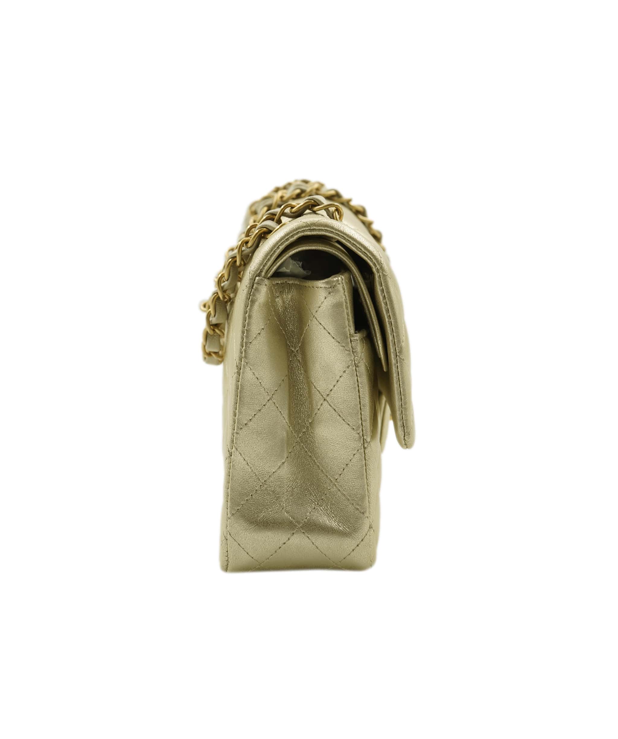Chanel Chanel medium classic flap gold AKC0762