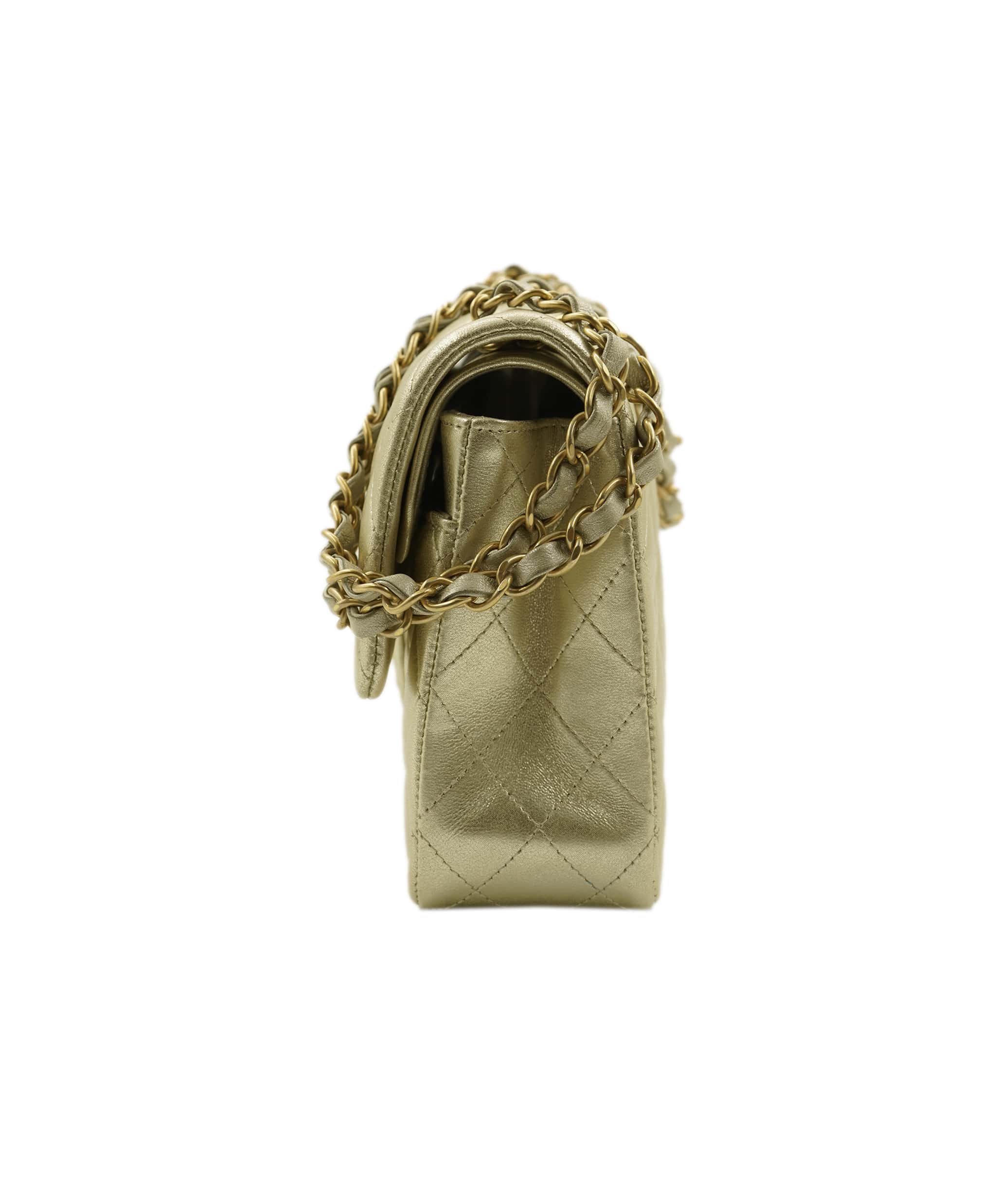 Chanel Chanel medium classic flap gold AKC0762