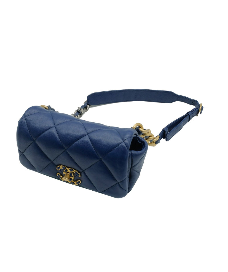NIB Chanel Black Calfskin Pocket Banane Fanny Pack Belt Waist Bag GH –  Boutique Patina