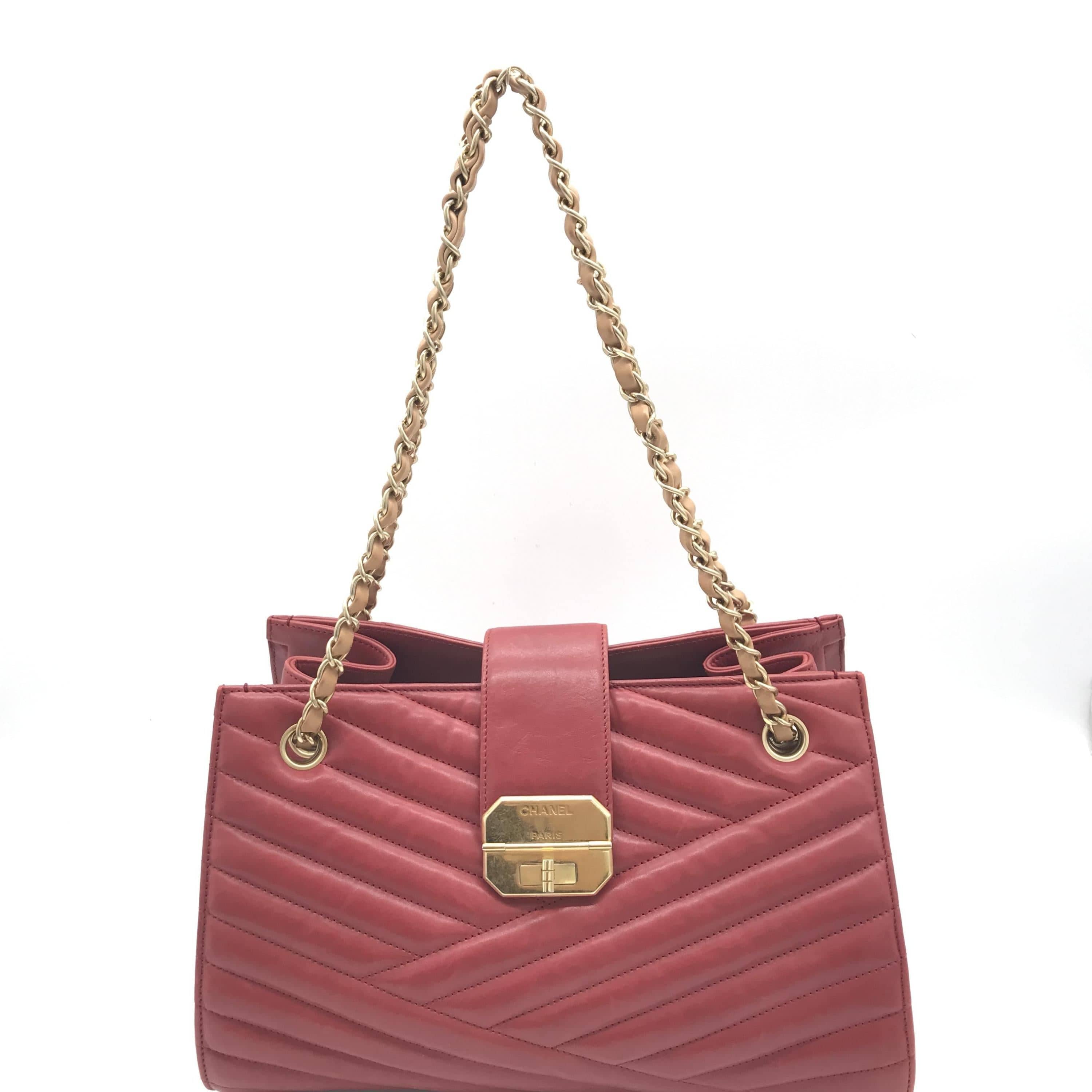 Chanel Chanel Red Chevron Leather Chain Tote ALC3189