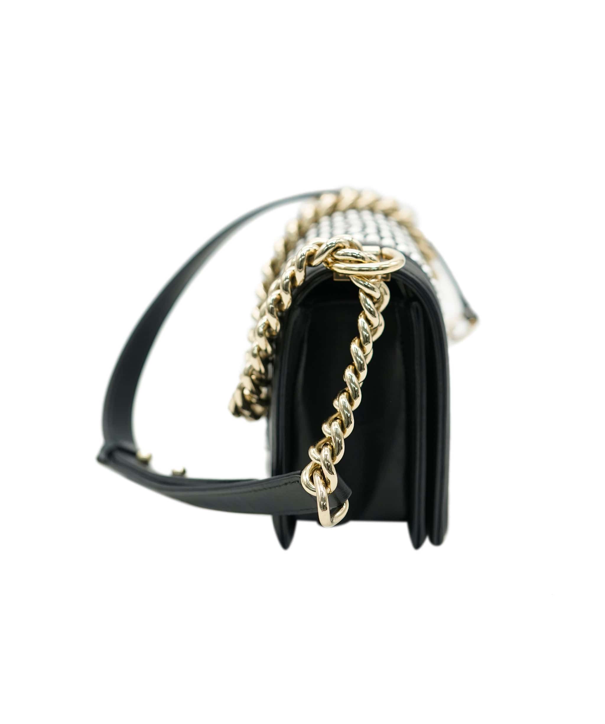 Chanel Chanel small pearl & black boy bag - AJC0777