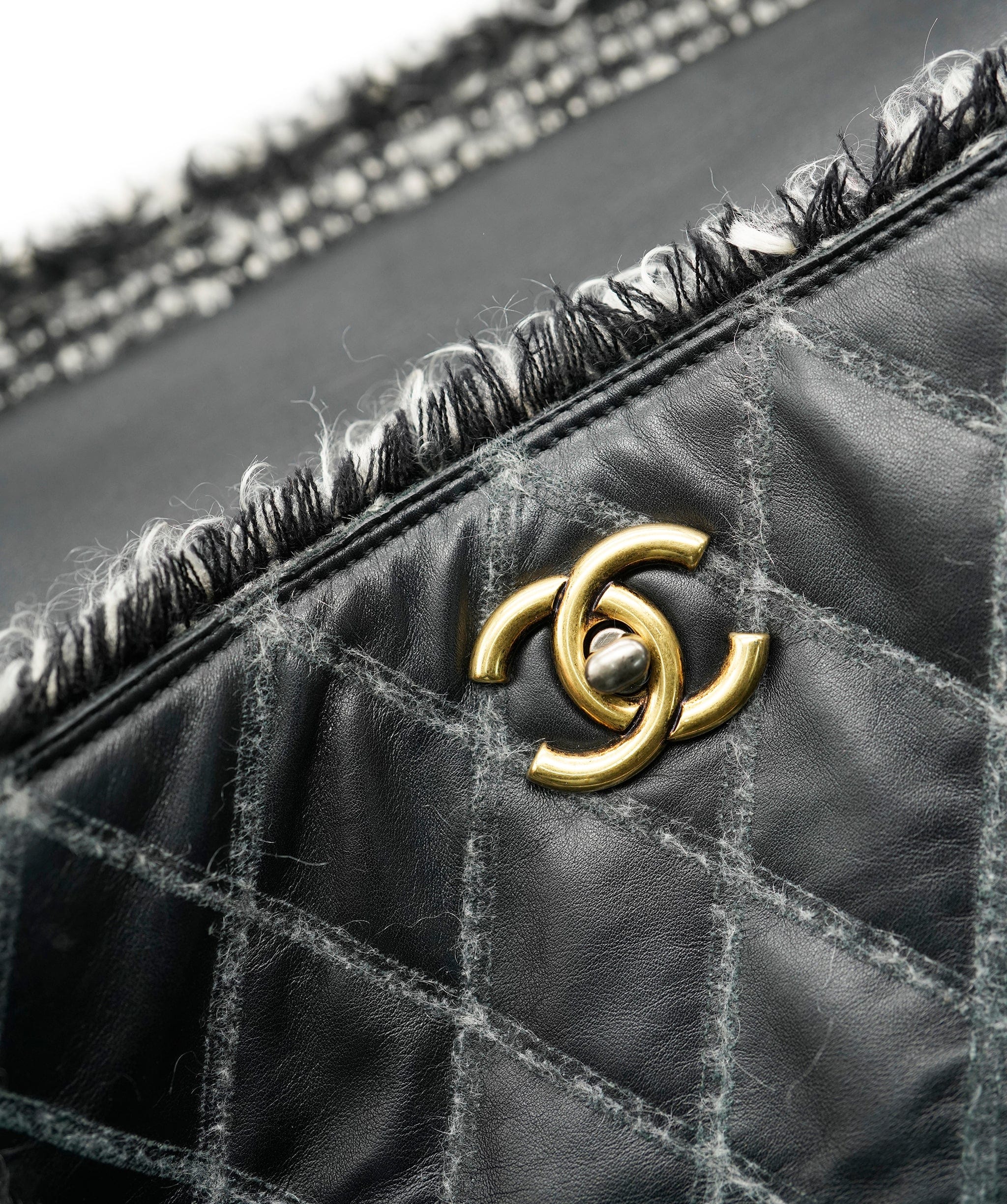 Chanel Chanel tote bag quilted leather and tweed AVC1959