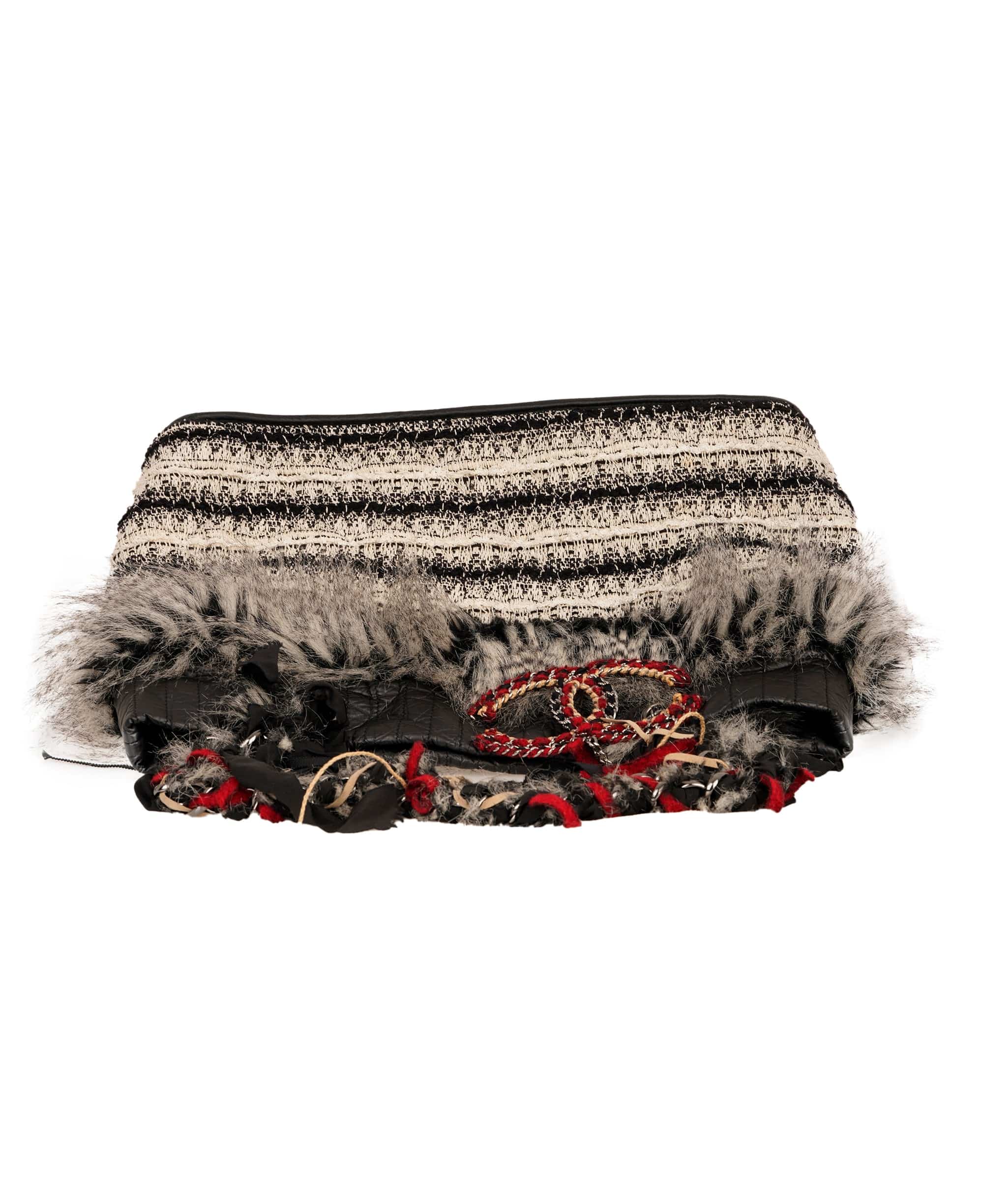 Chanel Chanel tote fur arctic FW2010 bag - APC0031