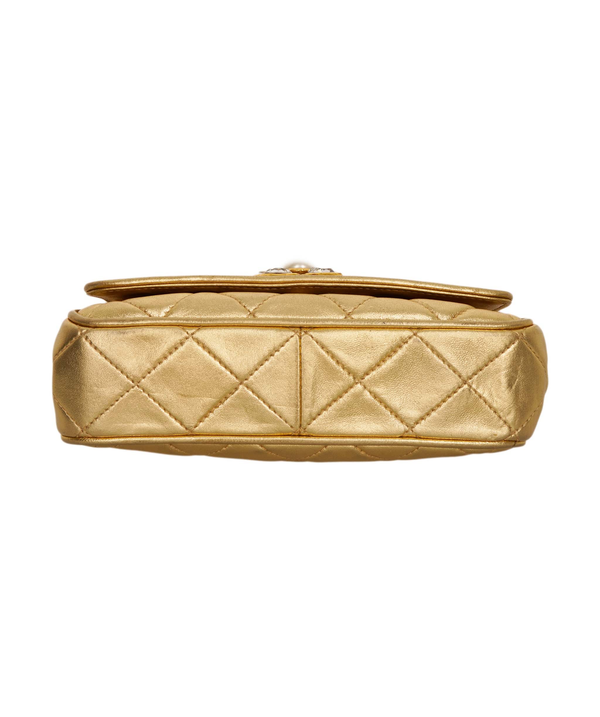 Chanel Chanel Vintage Gripoix Gold Lambskin Pearl Bag ALC2704