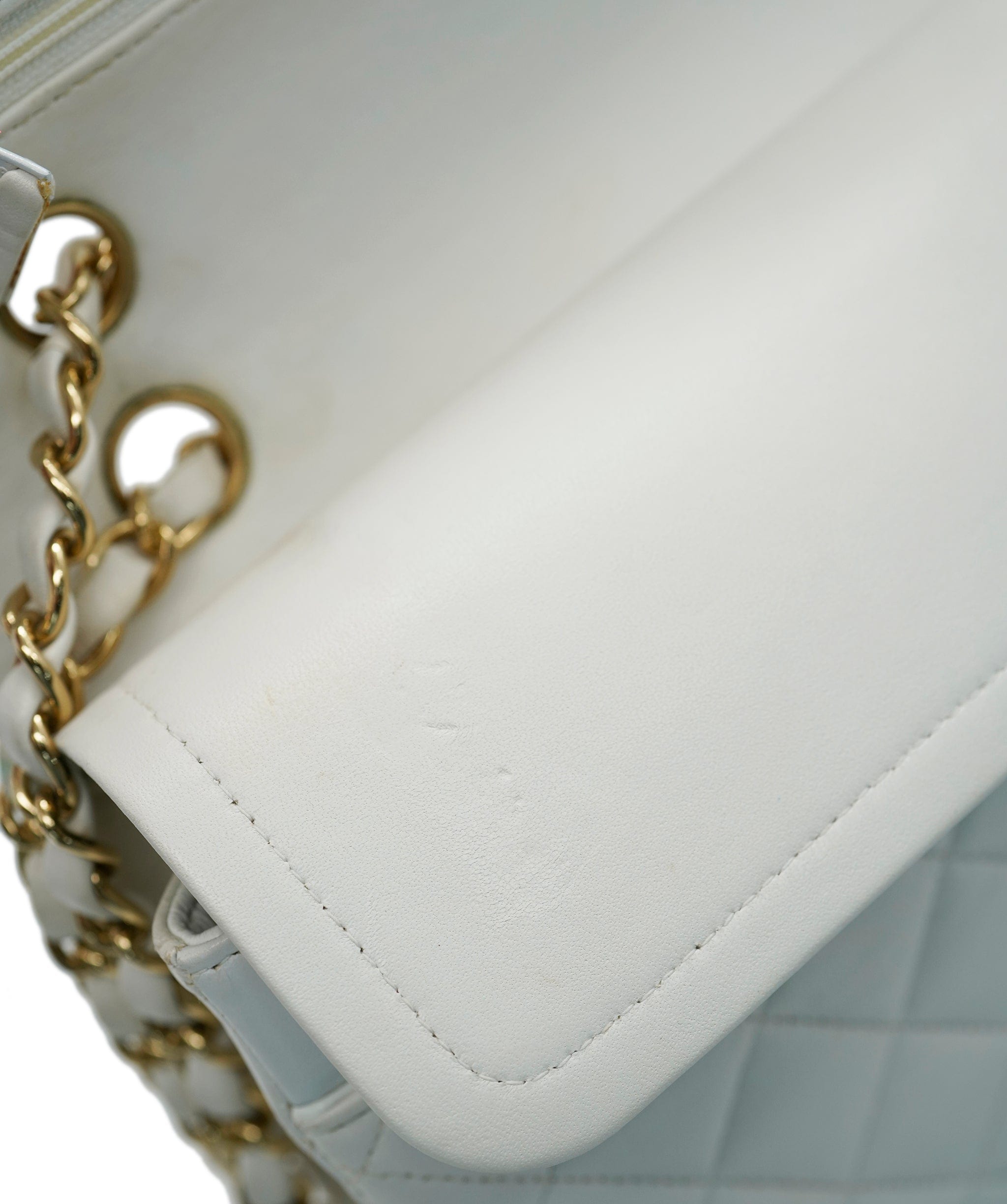 Chanel Chanel Vintage Medium White Classic Flap DBXS0028