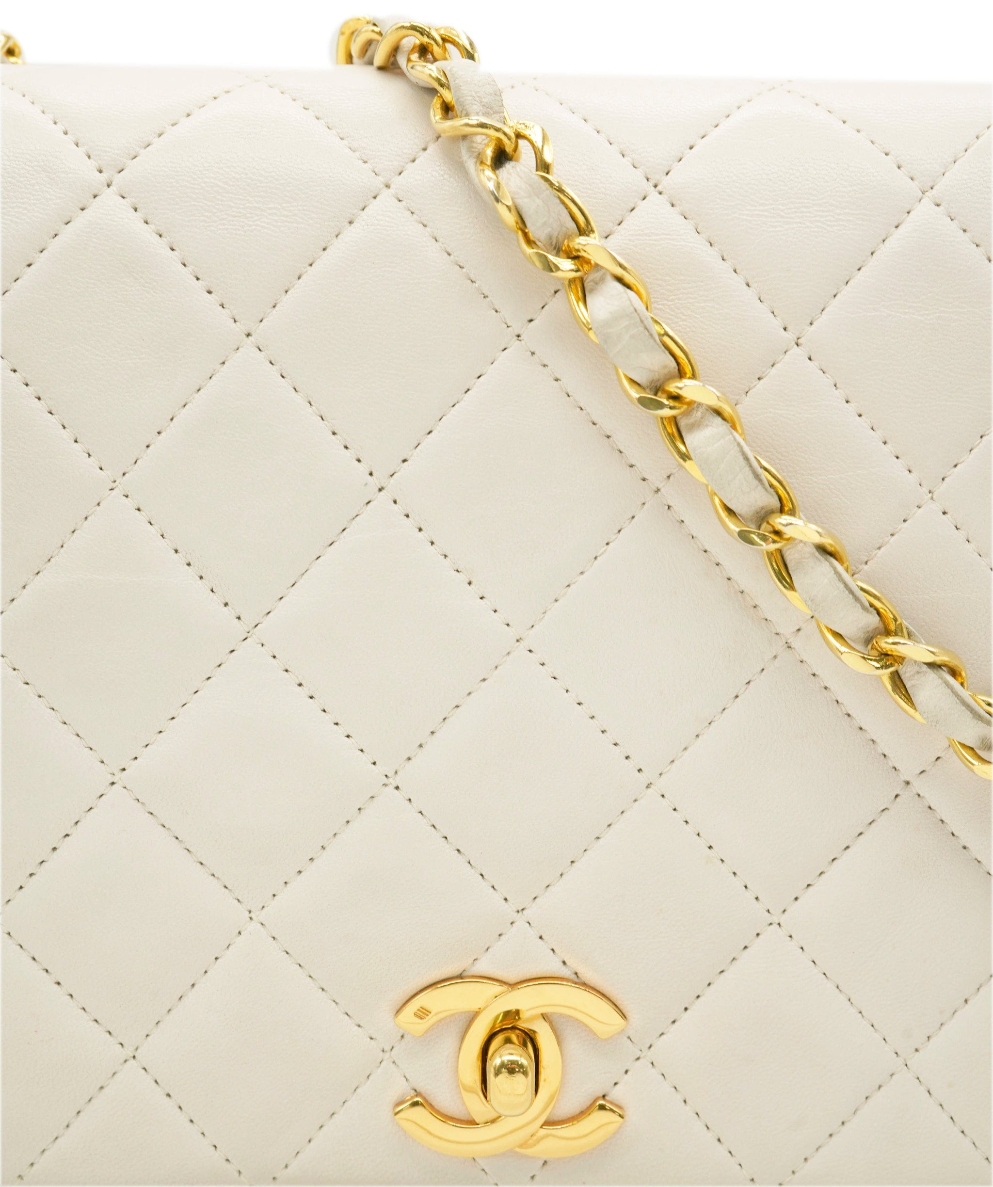 Chanel Chanel Vintage White Diana Lambskin Crossbody Bag ALC3537