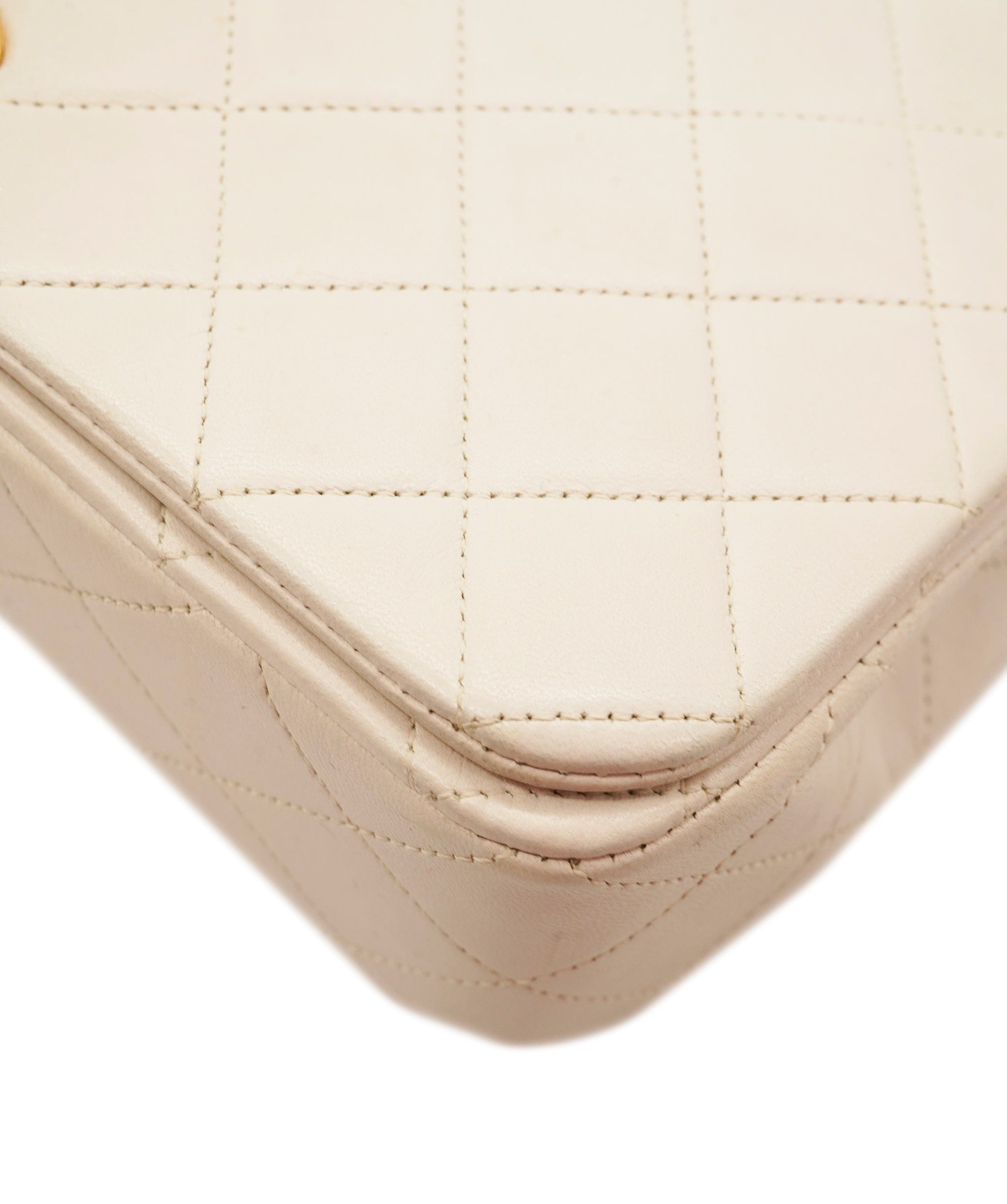 Chanel Chanel Vintage White Diana Lambskin Crossbody Bag ALC3537