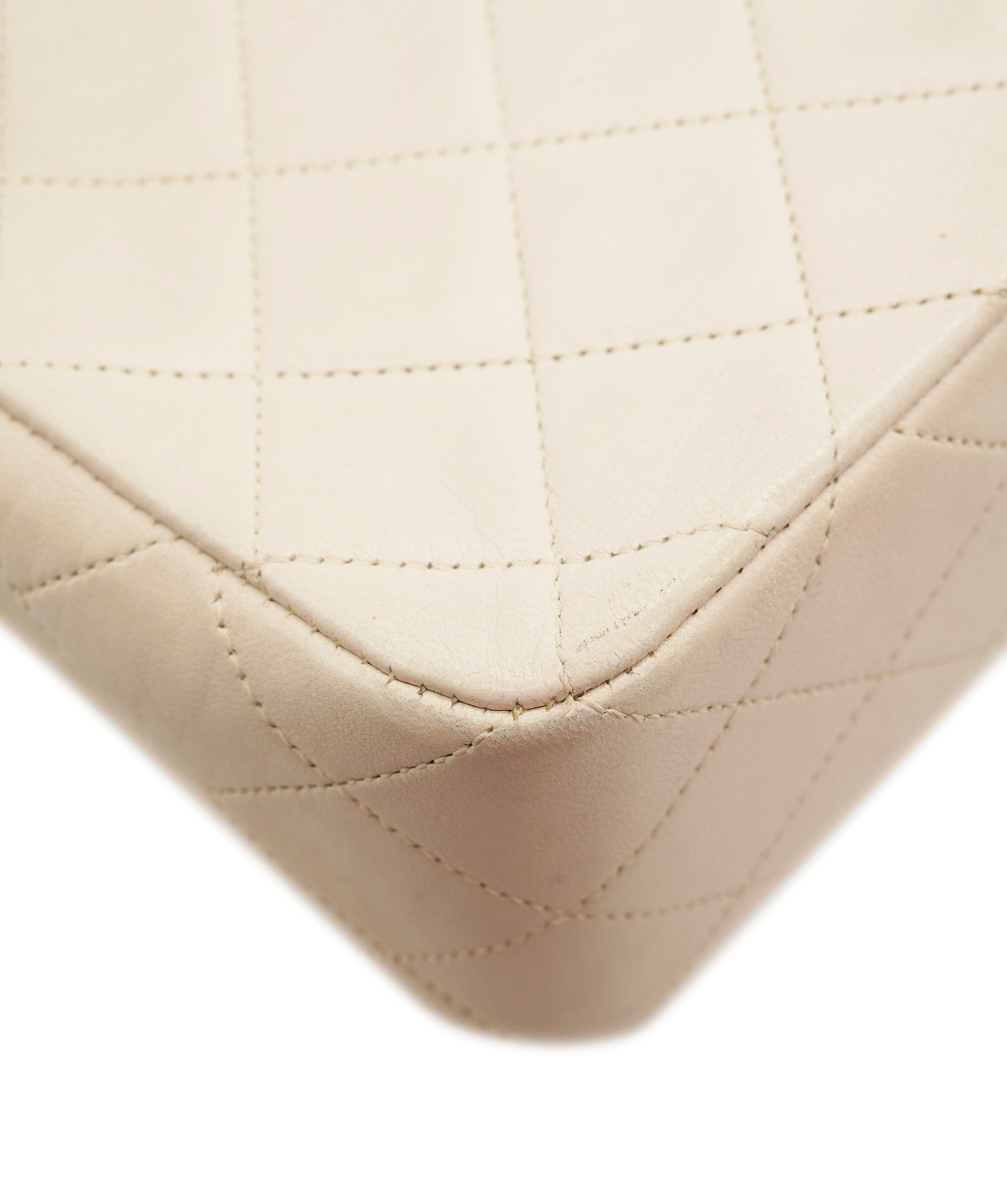 Chanel Chanel Vintage White Diana Lambskin Crossbody Bag ALC3537