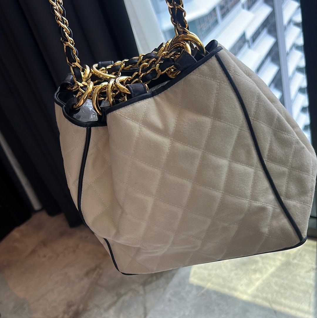 Chanel Chanel White Bucket Bag ASC4948